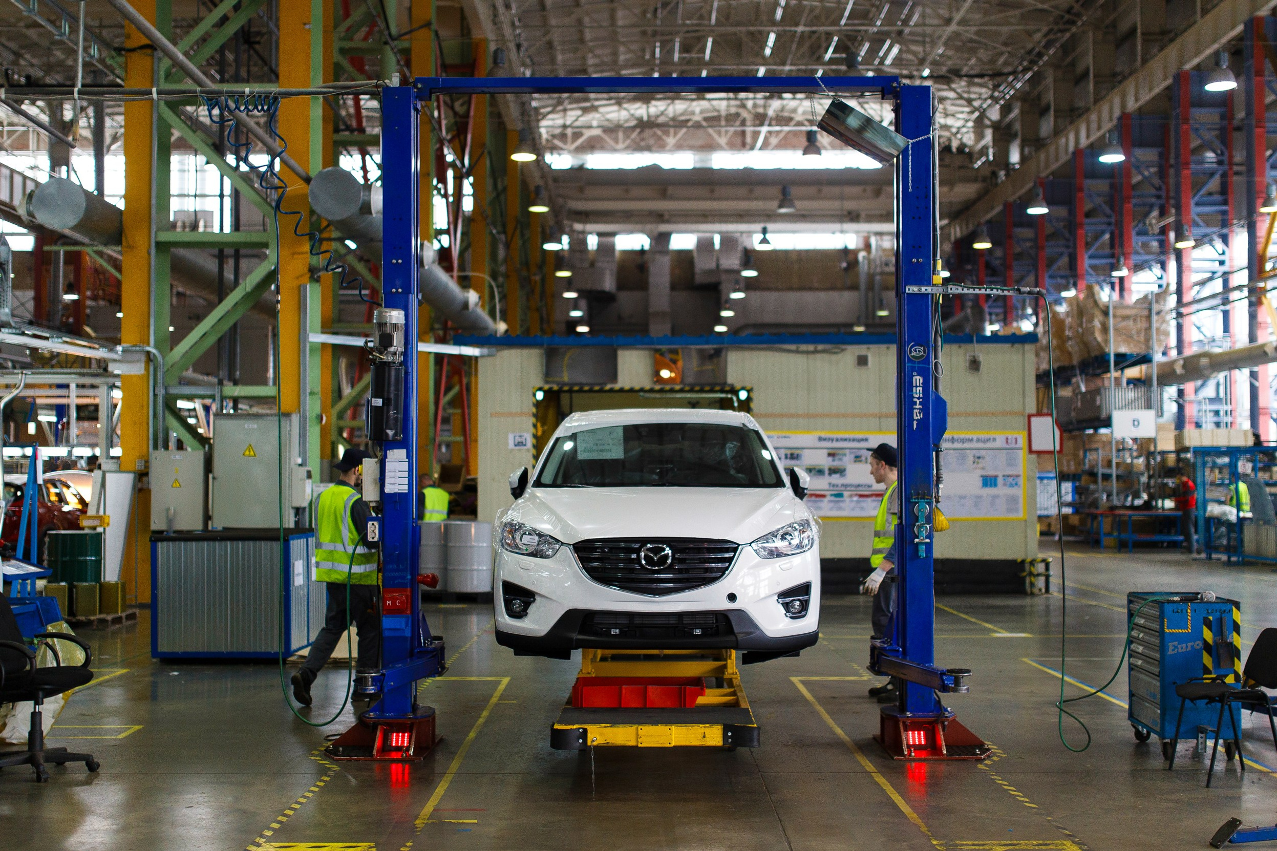 Линия Mazda на заводе Sollers. Репортажный фотограф Александр Хитров
