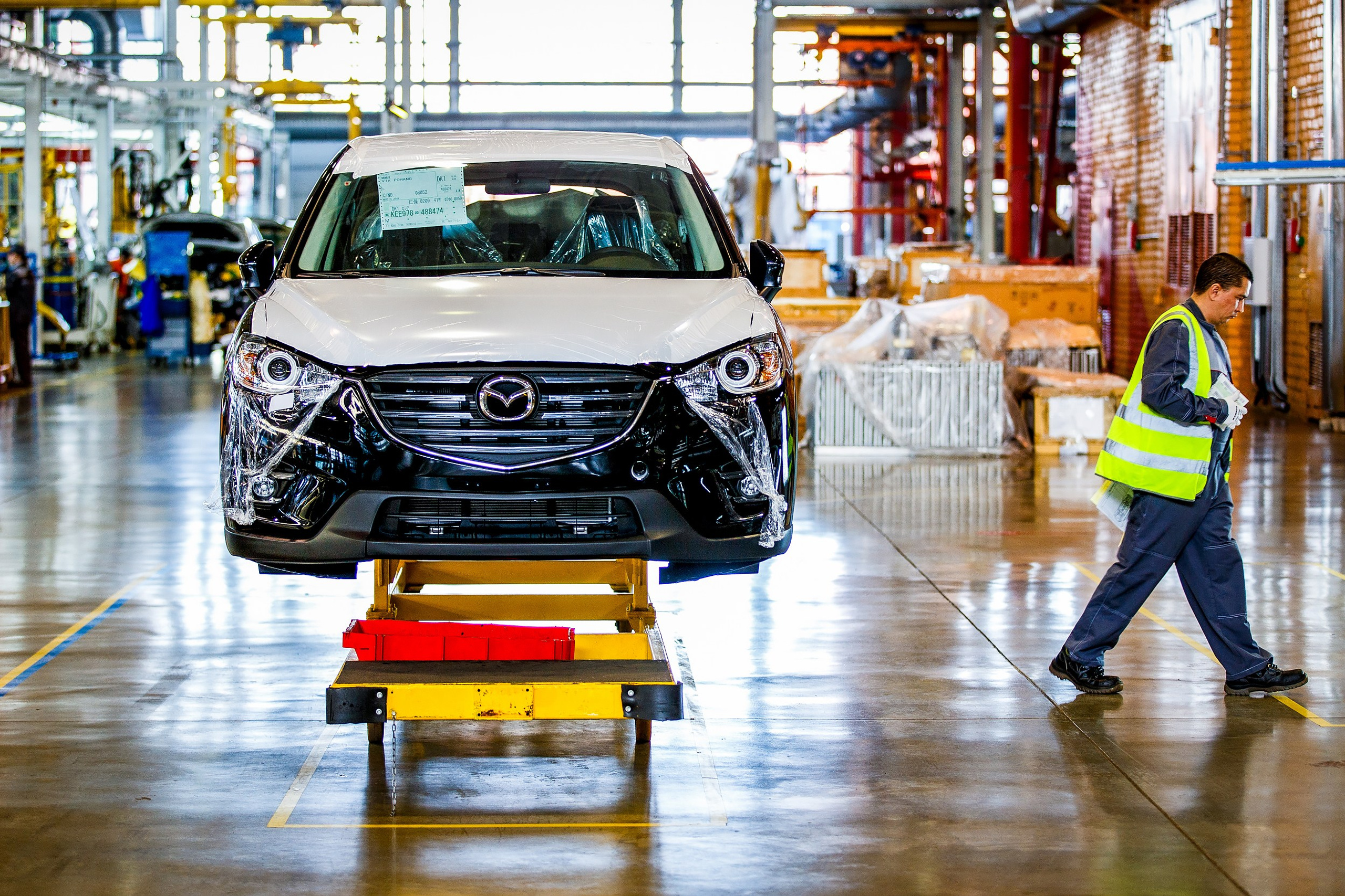 Линия Mazda на заводе Sollers. Репортажный фотограф Александр Хитров