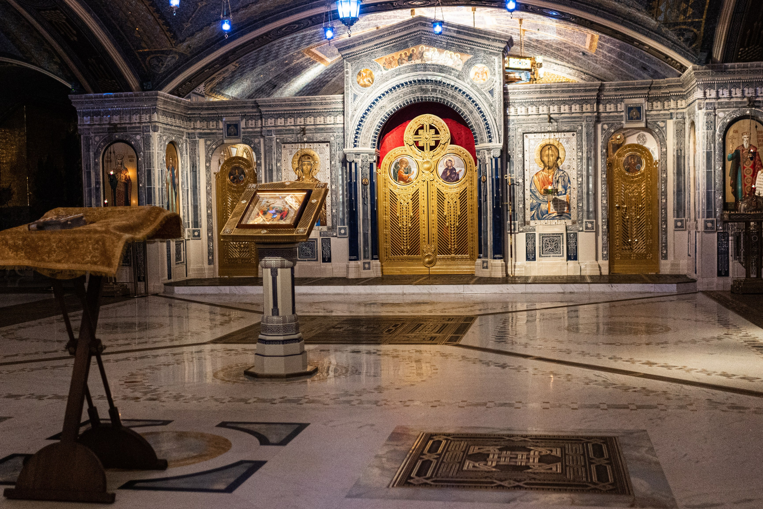 Антураж комнаты Венчания в Главном храме ВС РФ. Собор Воскресения Христова