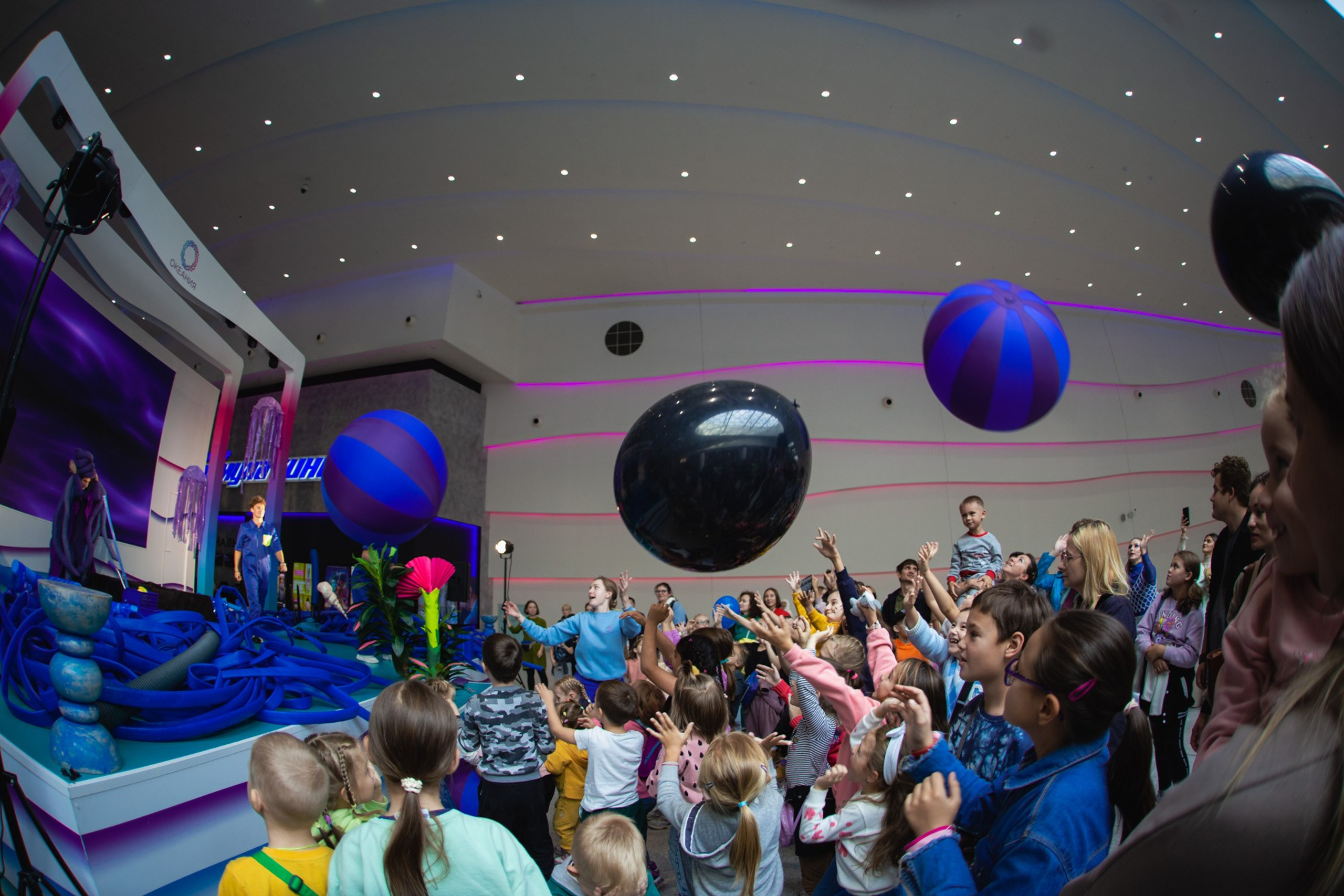 Сказка в ТЦ Океания