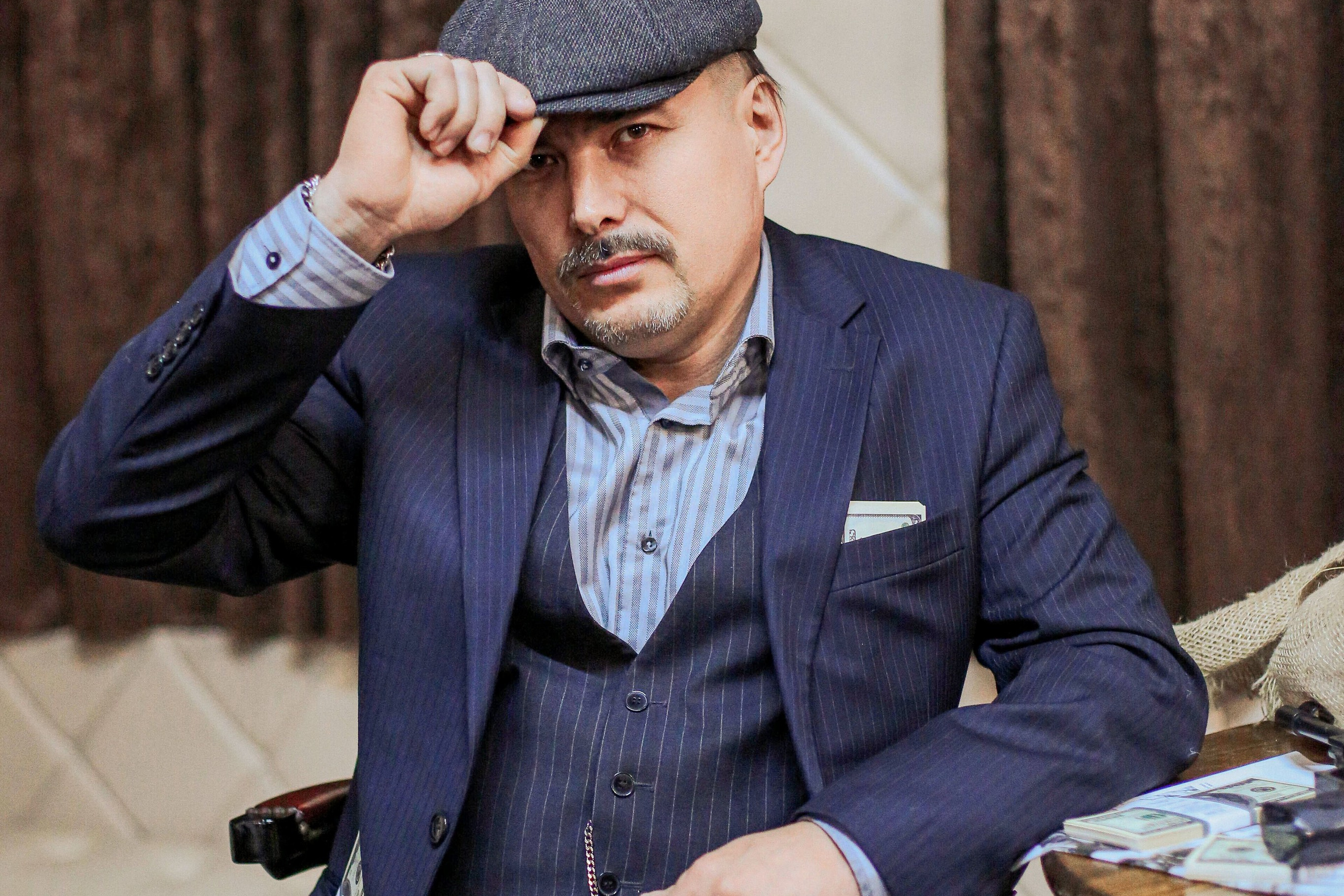 Юбилей | Острые козырьки