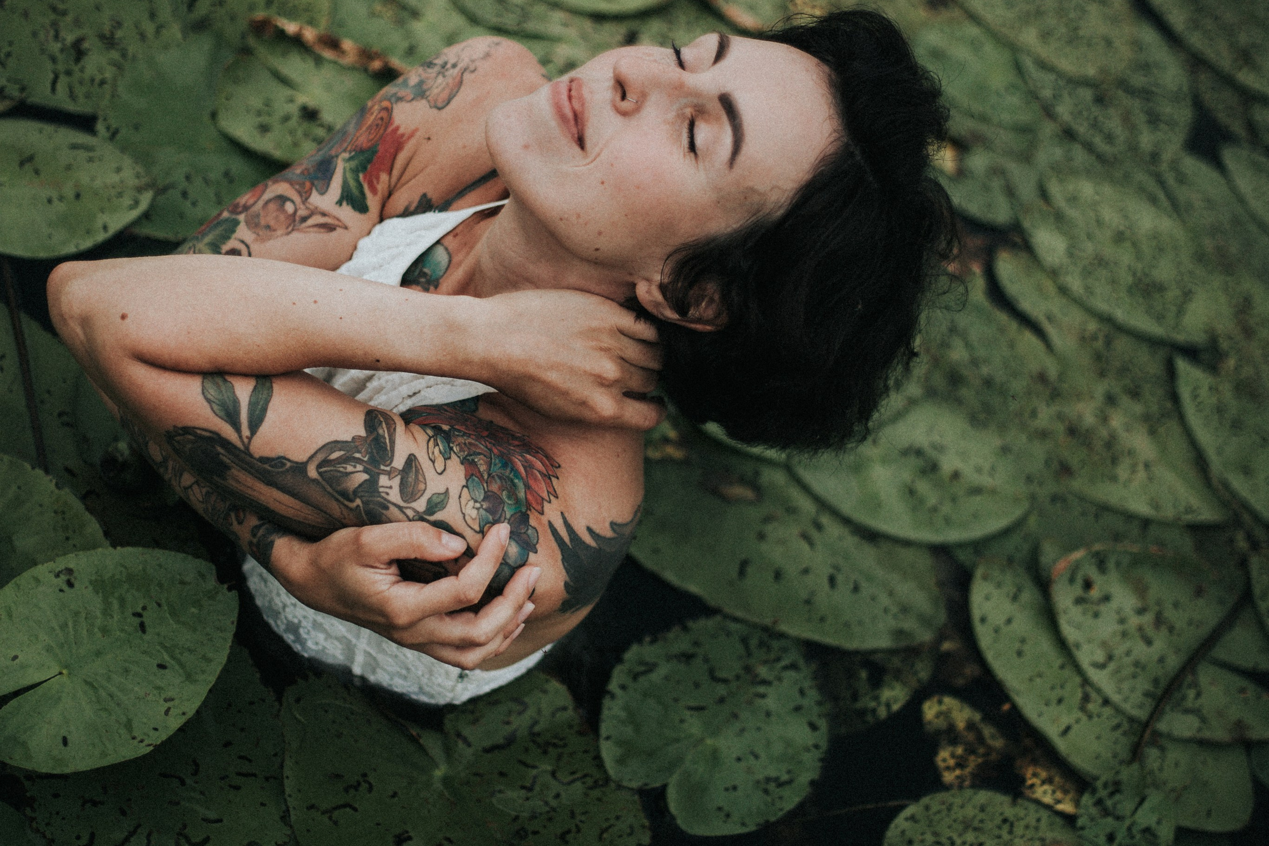 Есенин у реки