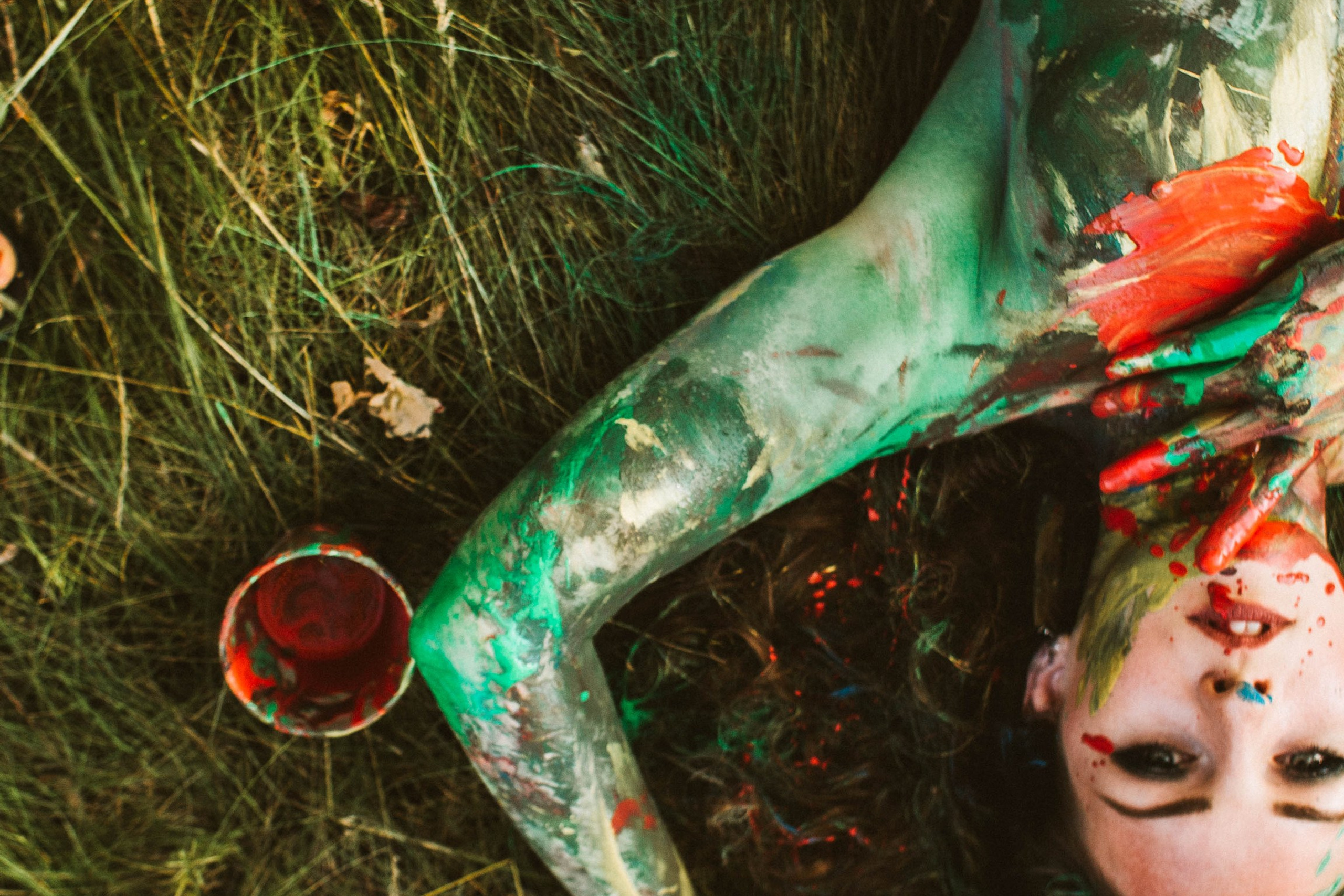 Яна. Кисти тело.