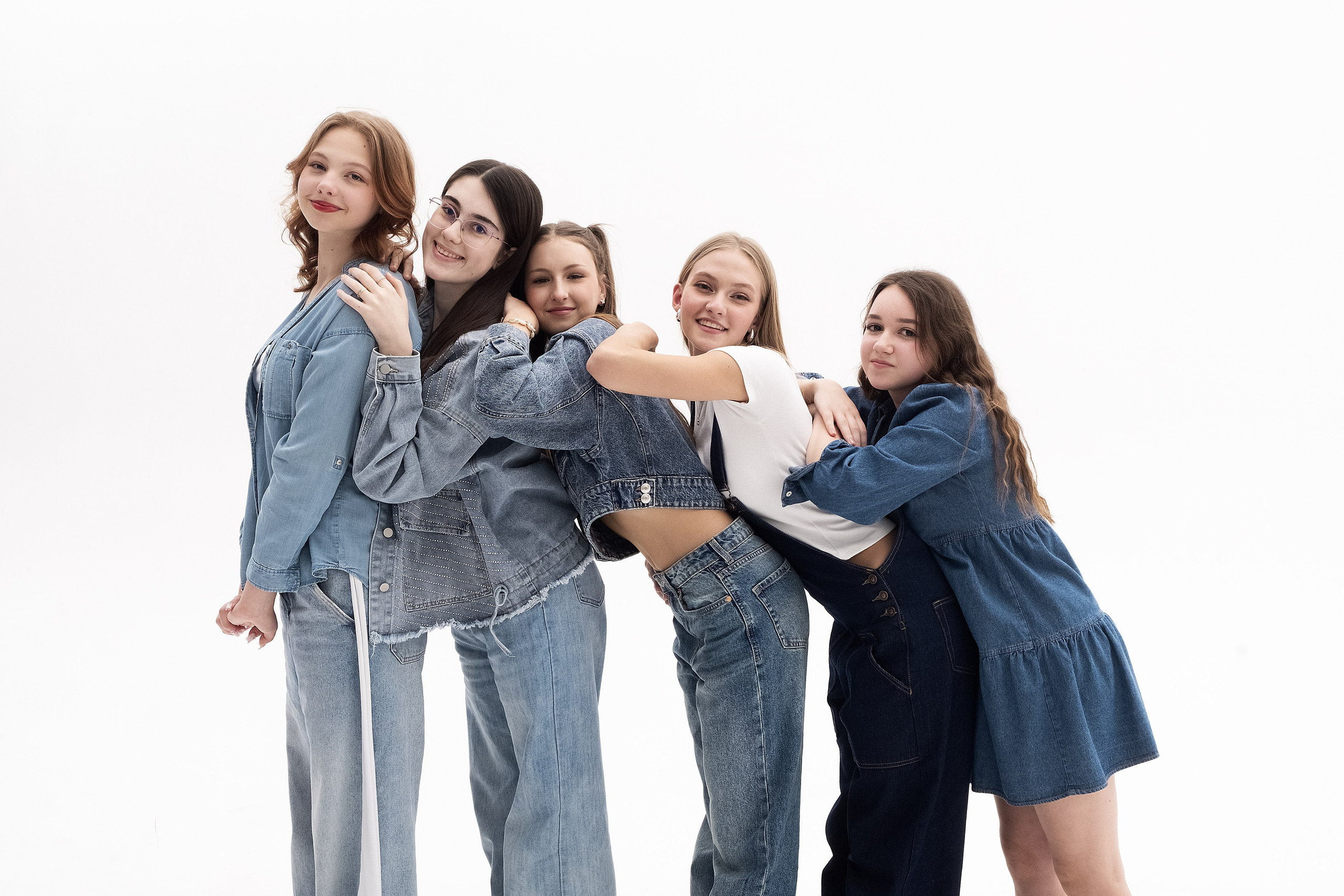 Школьники на выпускной альбом