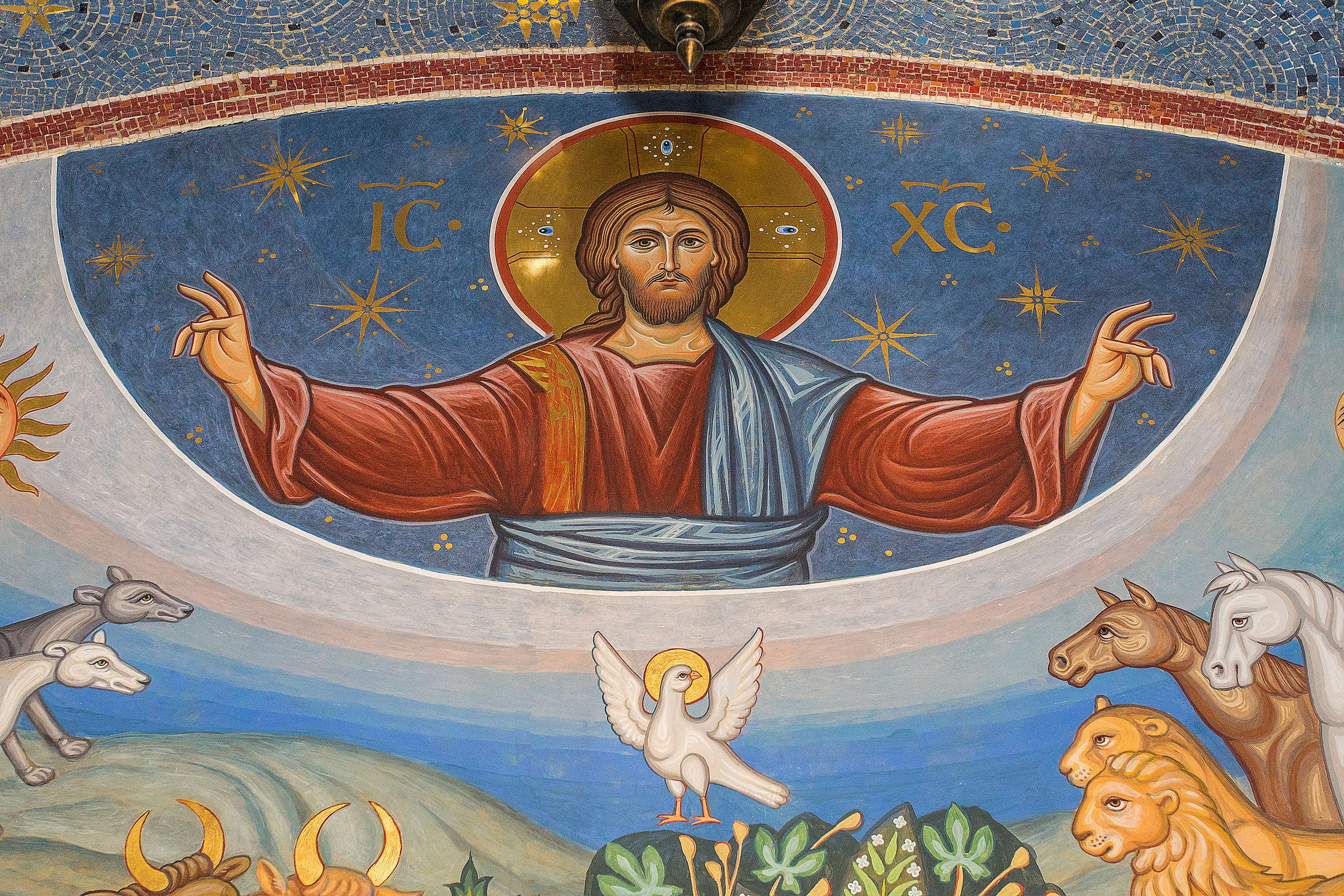 Крещение в храме Покрова Пресвятой Богородицы в Ясенево, Москва.