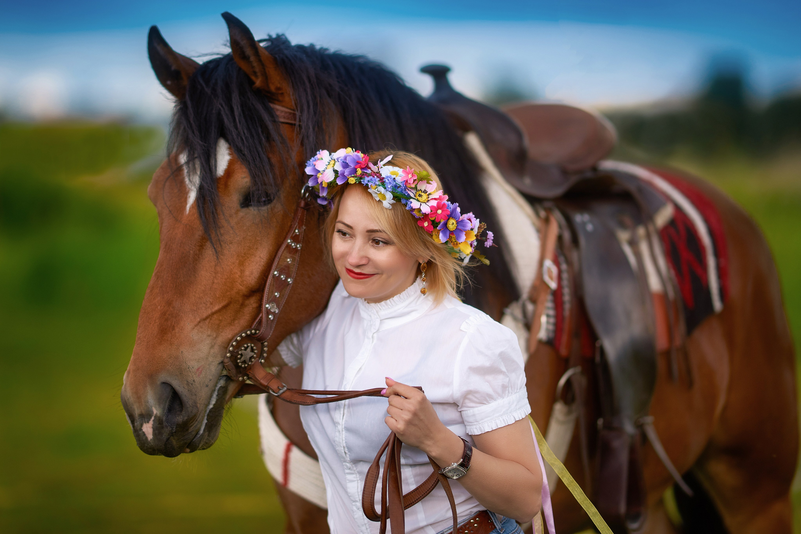 На конных прогулках.