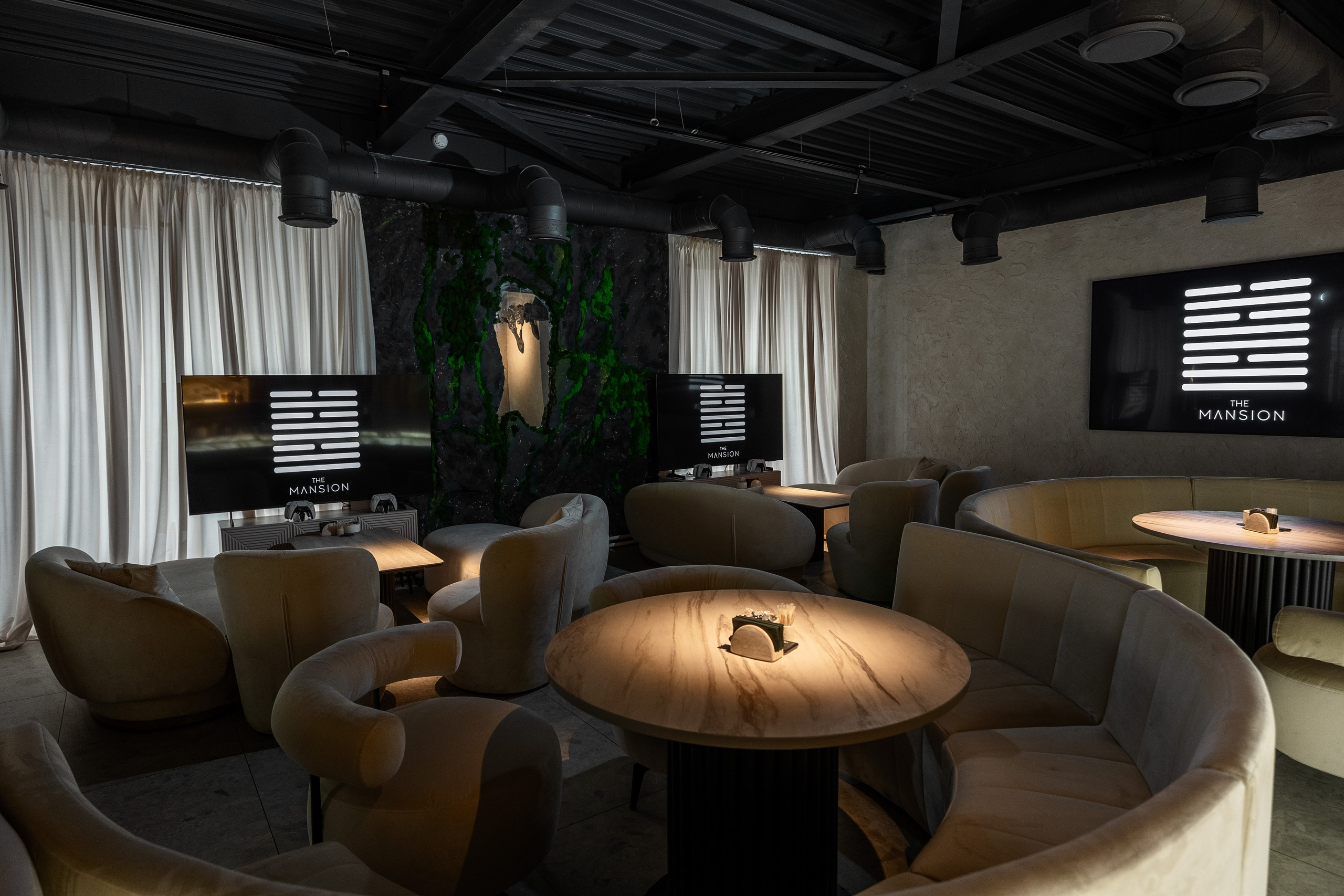 ARCHITECTURE & INTERIORS