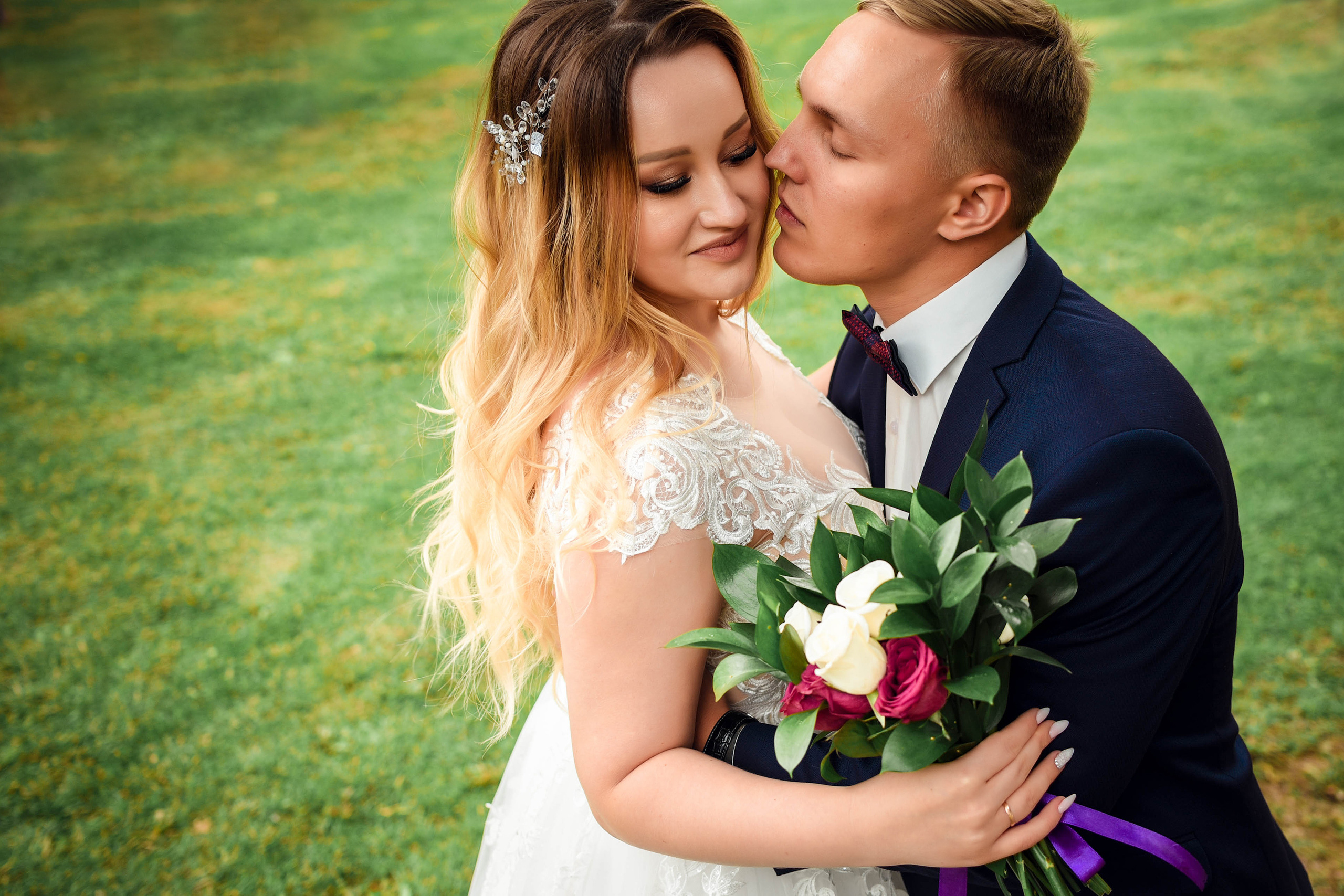 Летняя серия кадров с прогулки Александра и Юлии