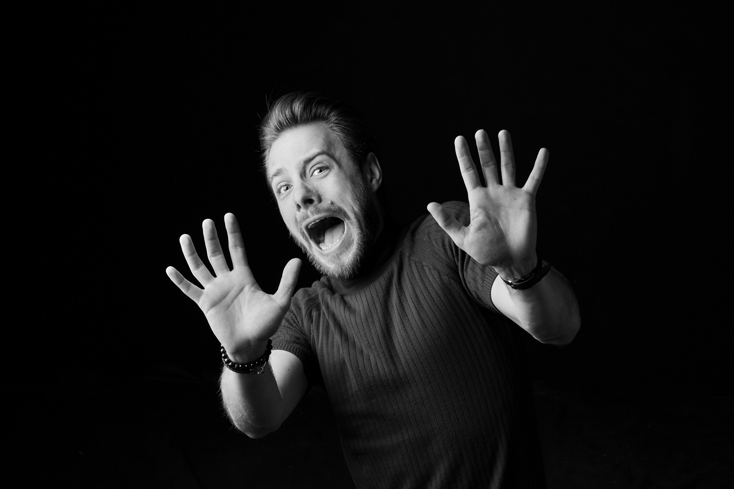 СТУДИЙНАЯ ФОТОСЪЁМКА. ЧЕРНЫЙ ФОН