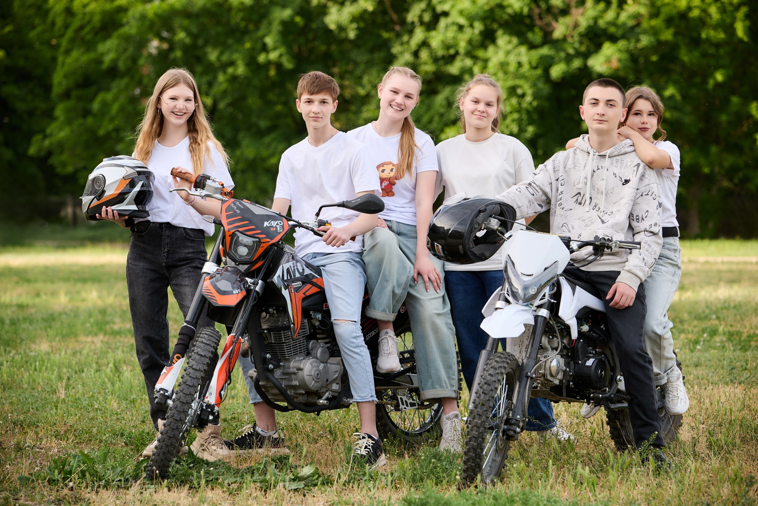 ШКОЛЬНИКИ. УЛИЦА