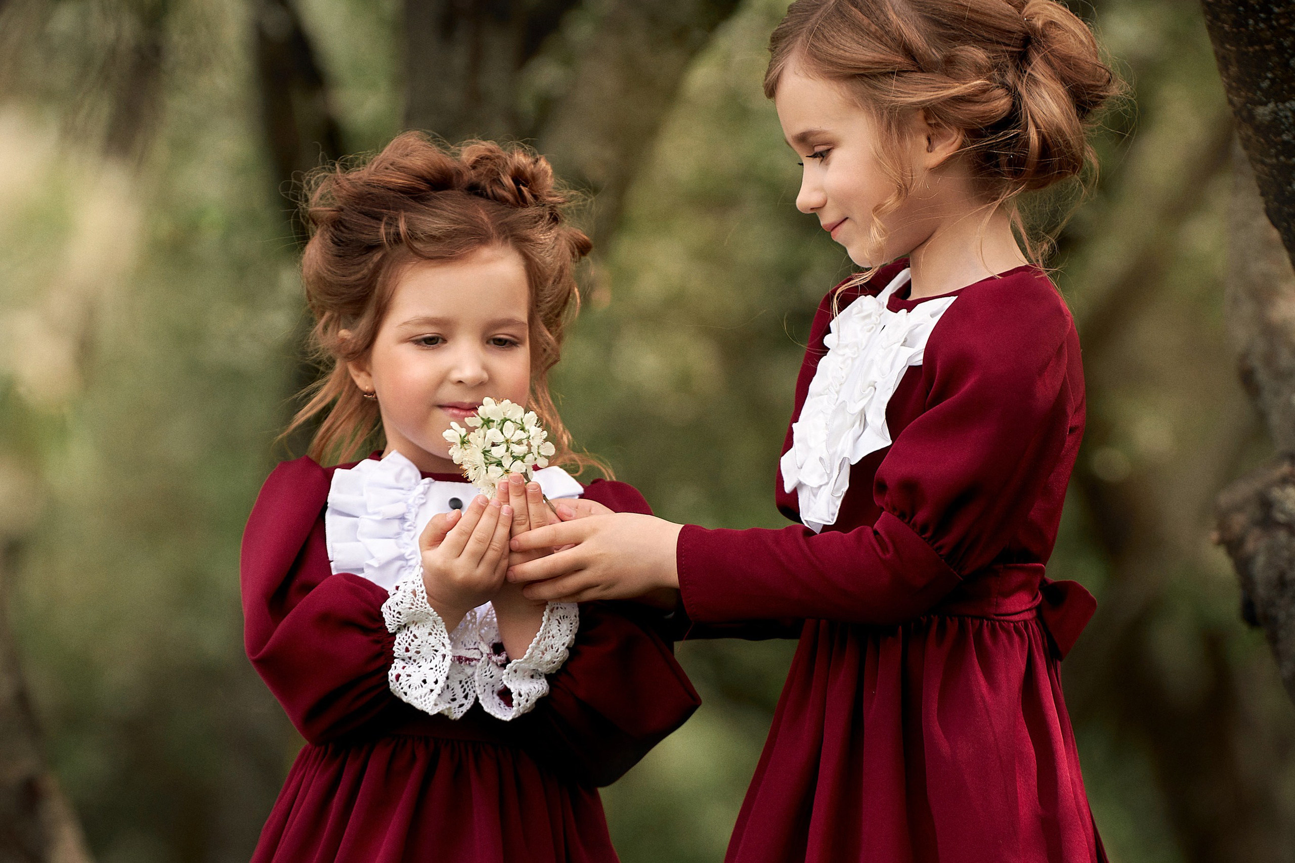 Анюта и Викусик