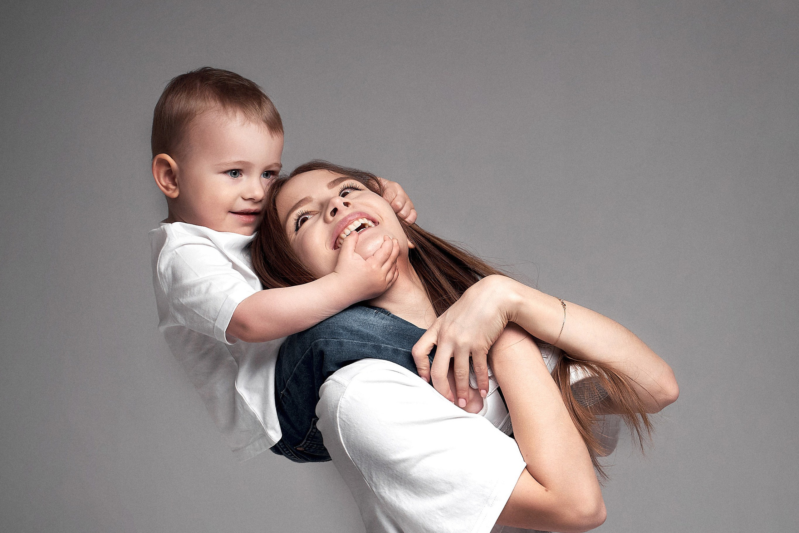 Юля и Саша.