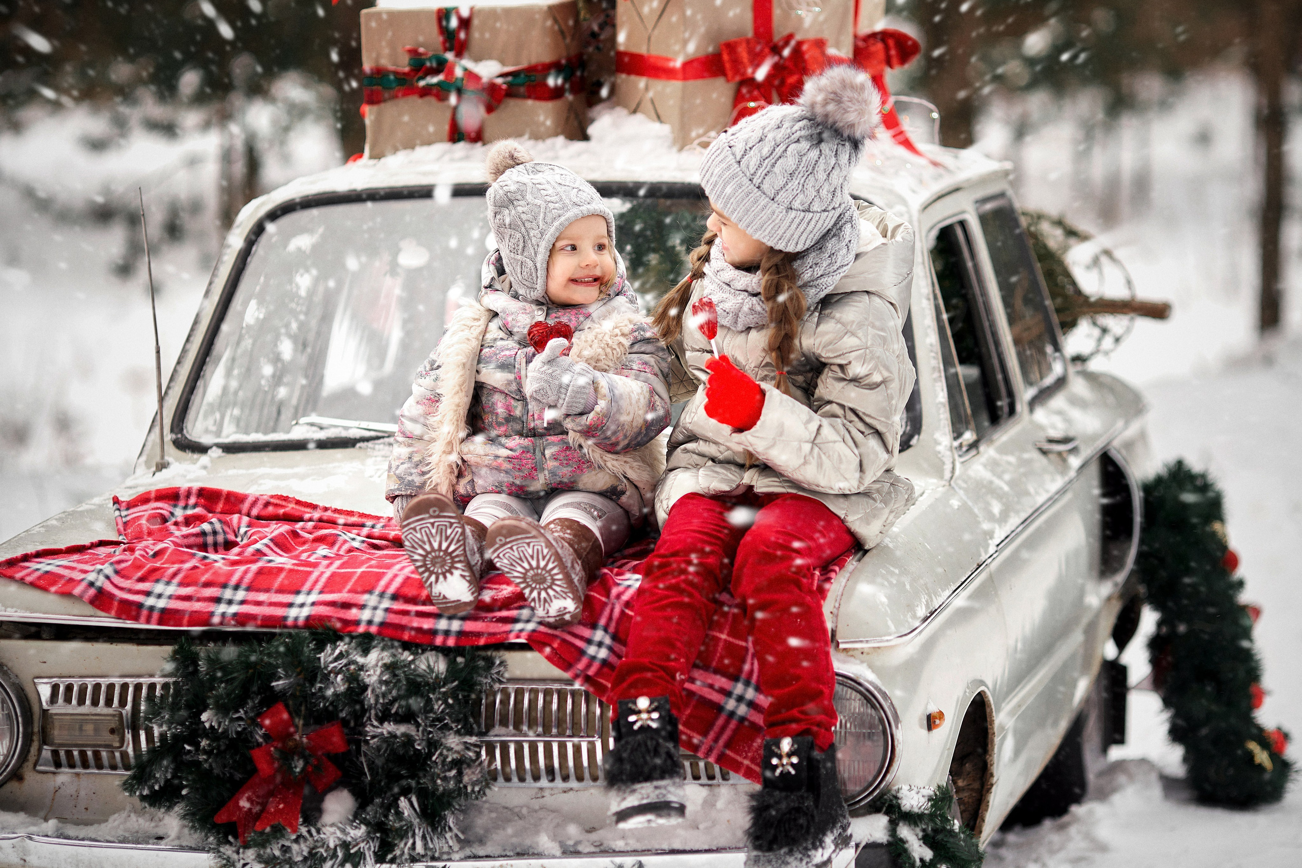 Семья с машиной