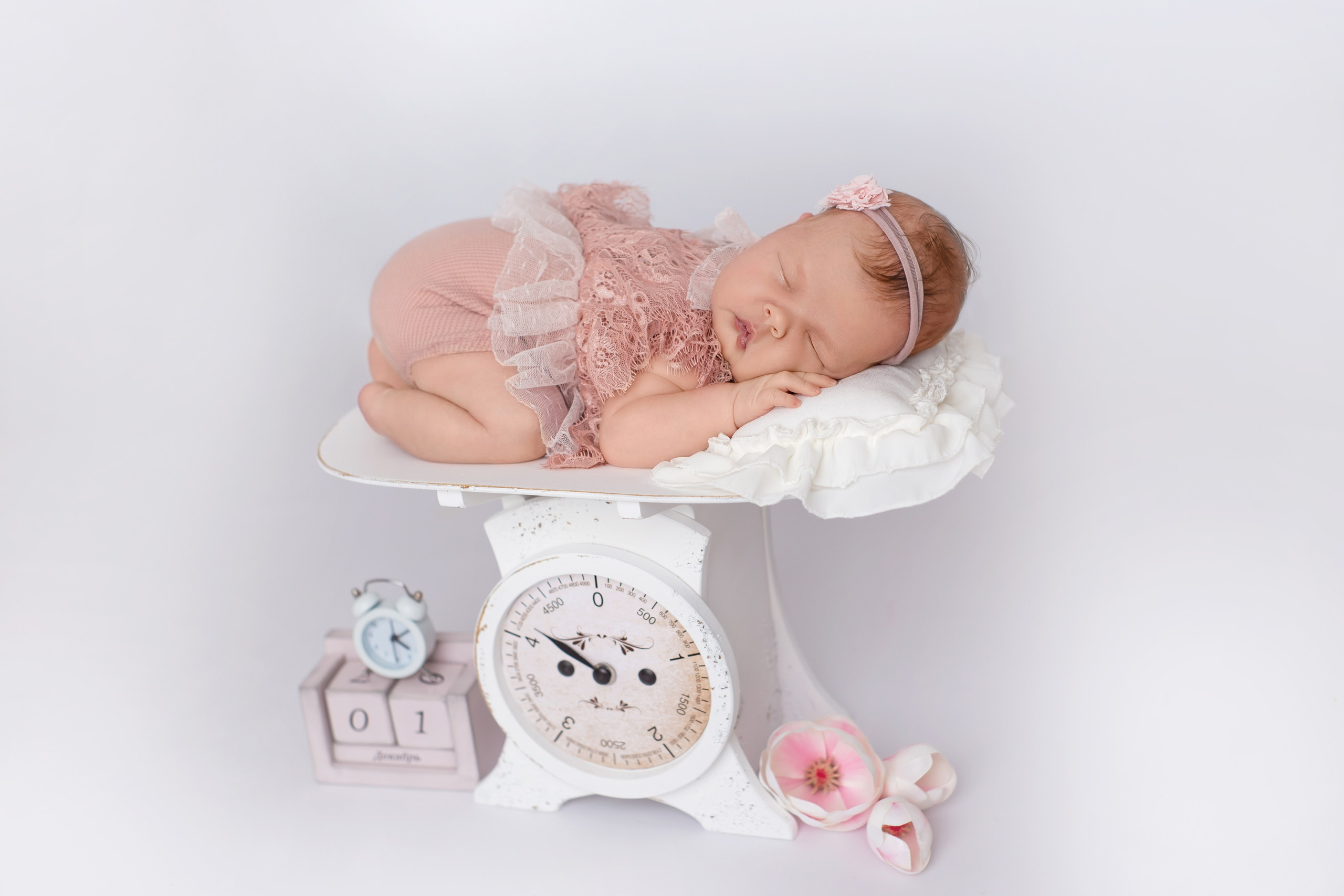 О фотосессии новорождённых. Оля Март. Фотограф новорождённых город Лида. Фотограф на годик в Лиде