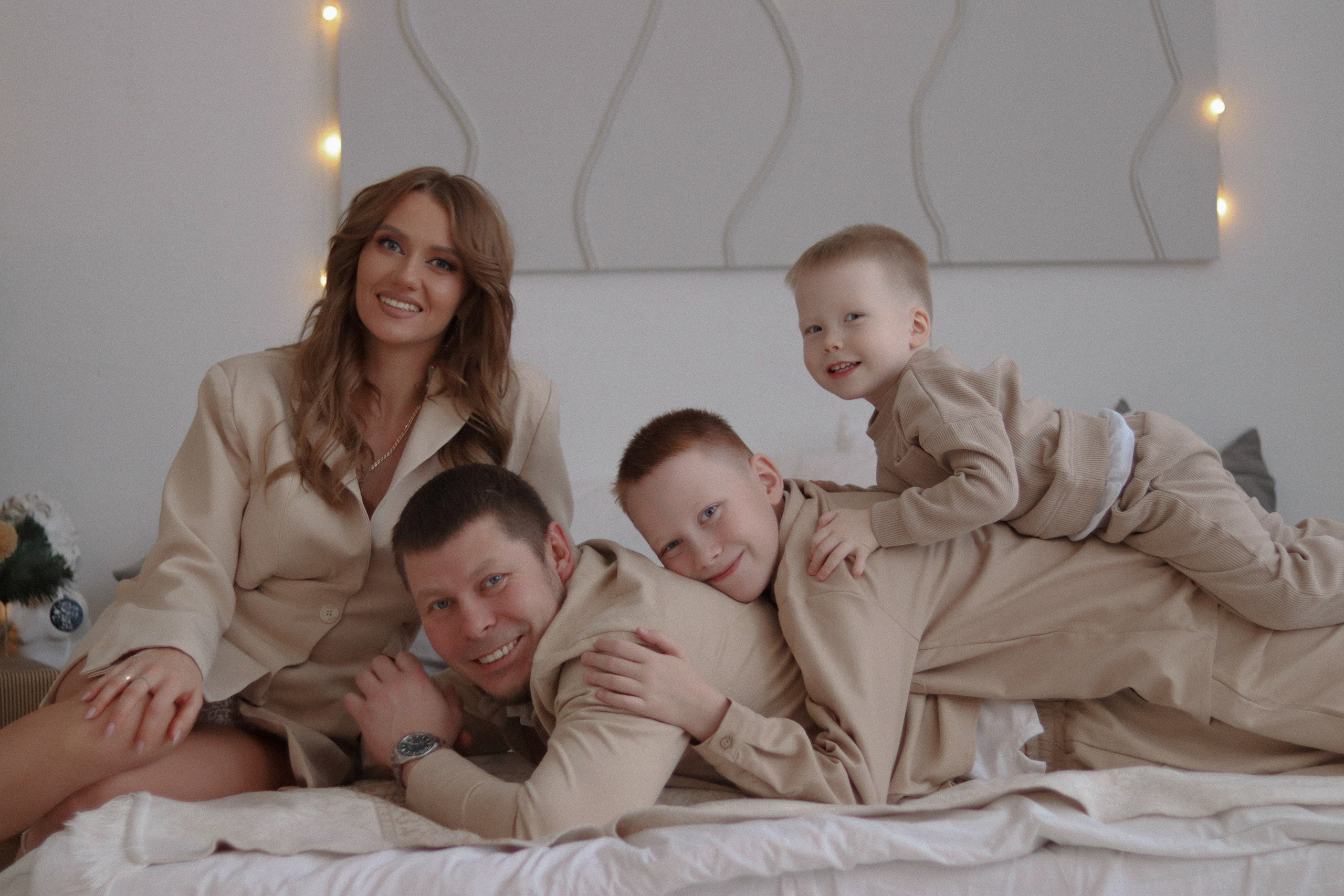 Семья Юли, Жени, Платона и Мирона