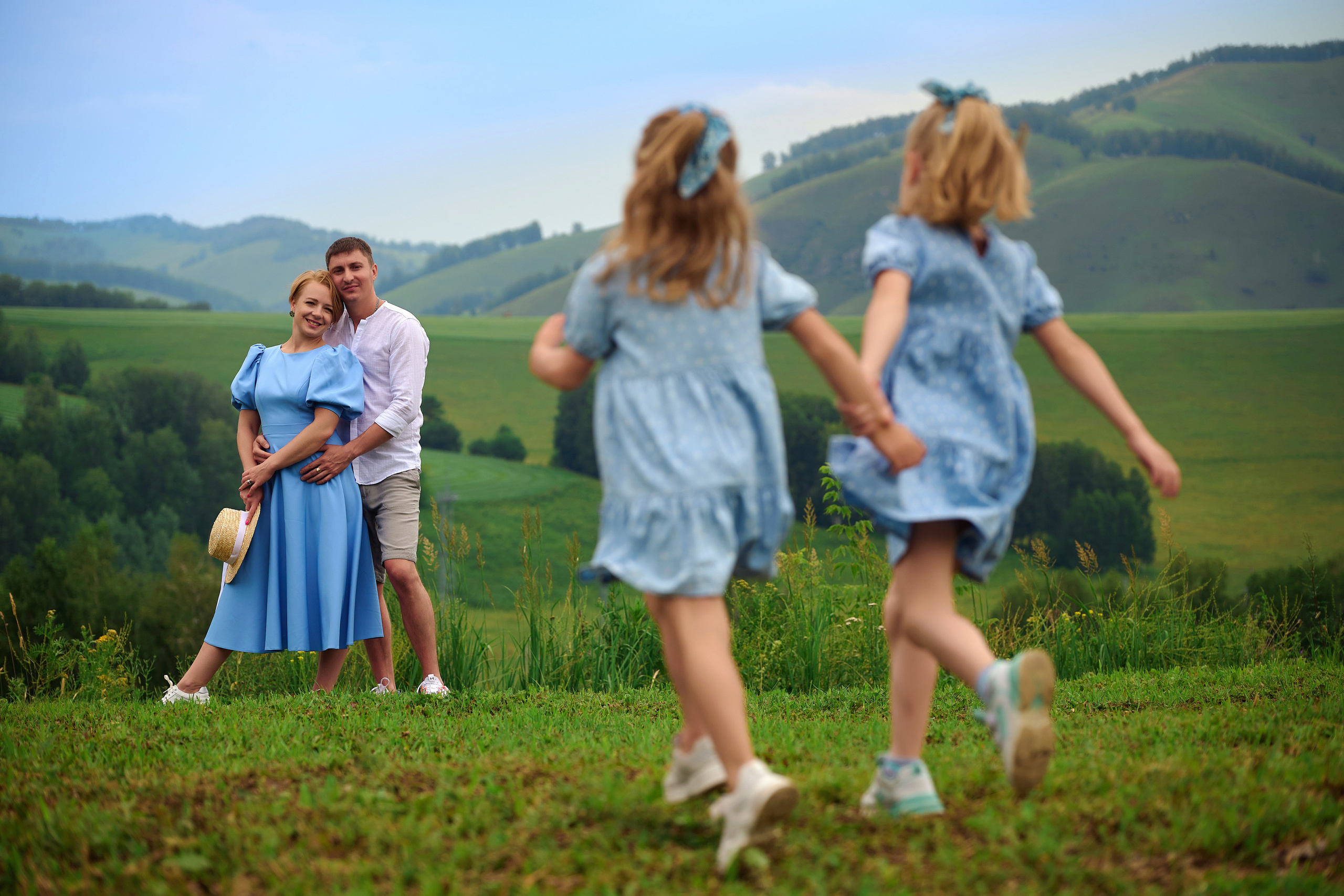 Василий, Наталья и девчонки