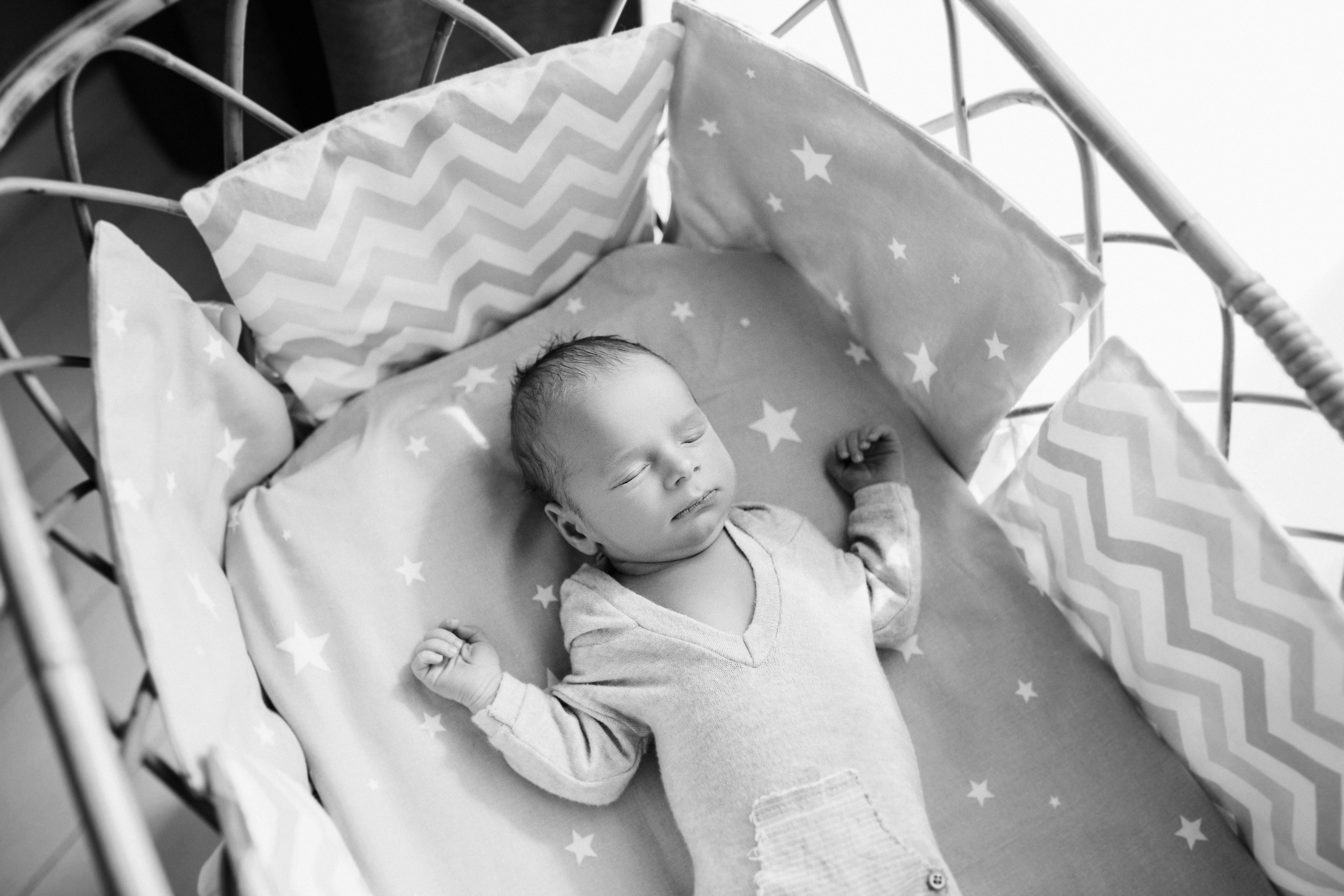 Мини серия про новорождённого