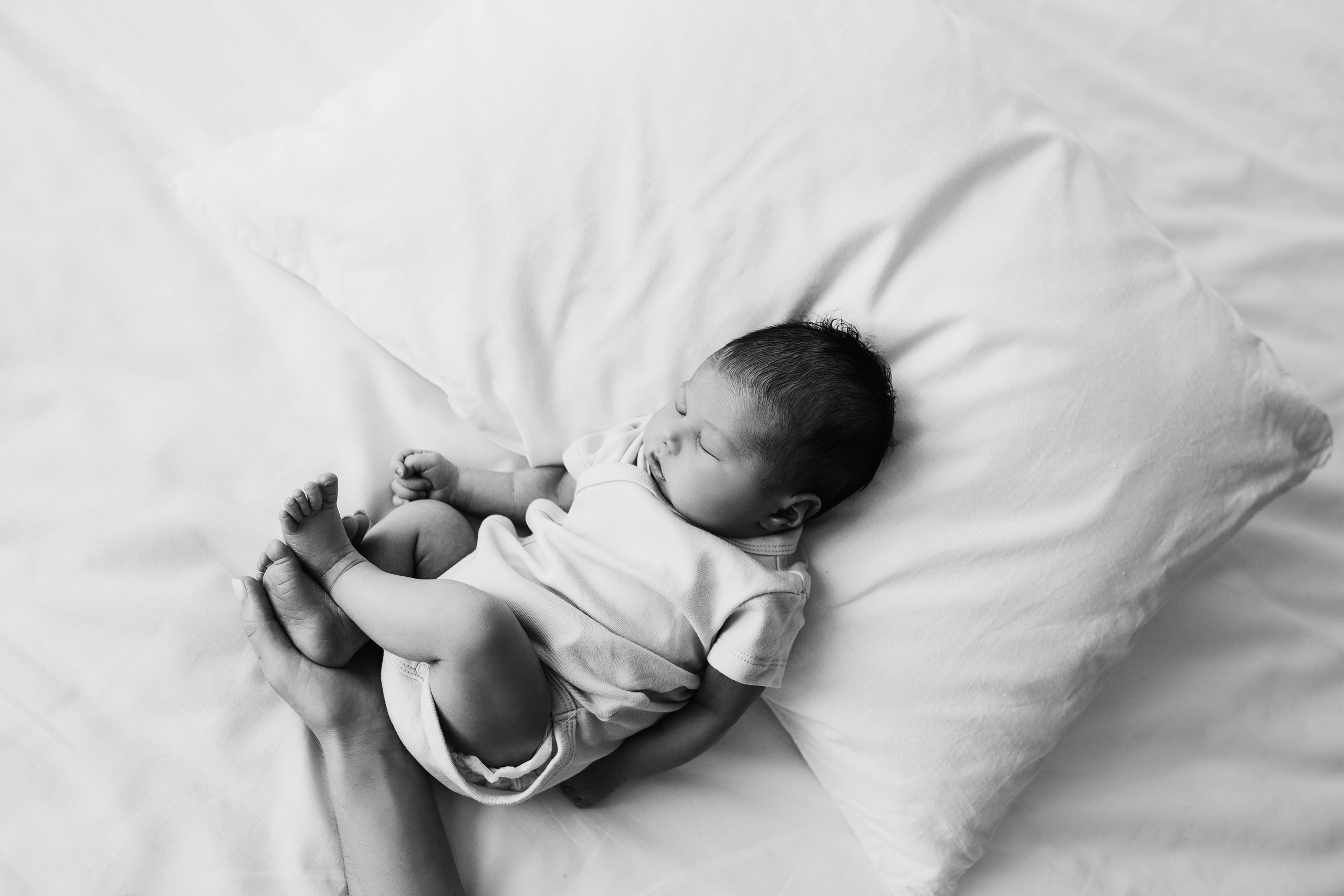 Семейная съёмка новорождённой малышки (в студии)