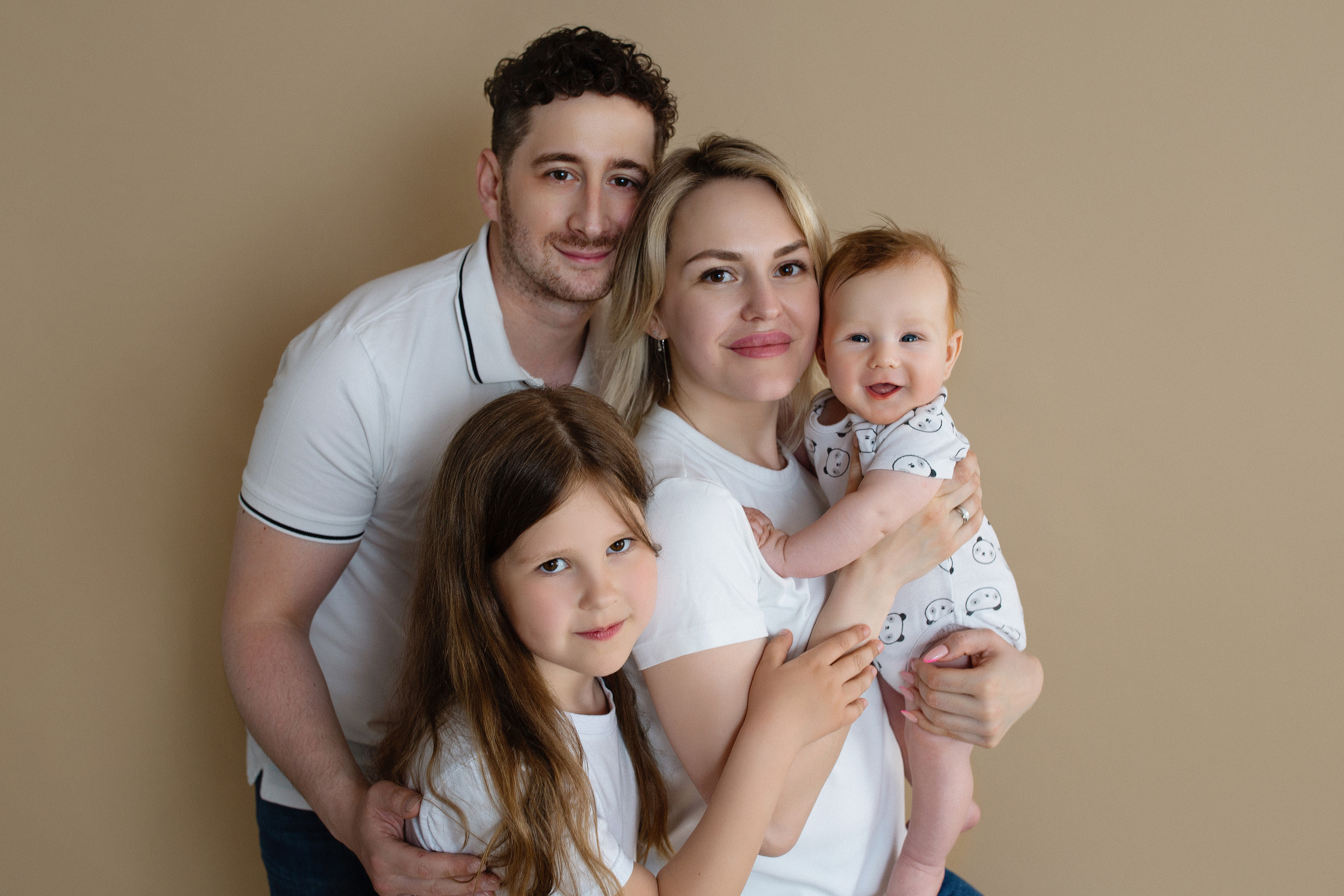 Семейная съёмка на фоне