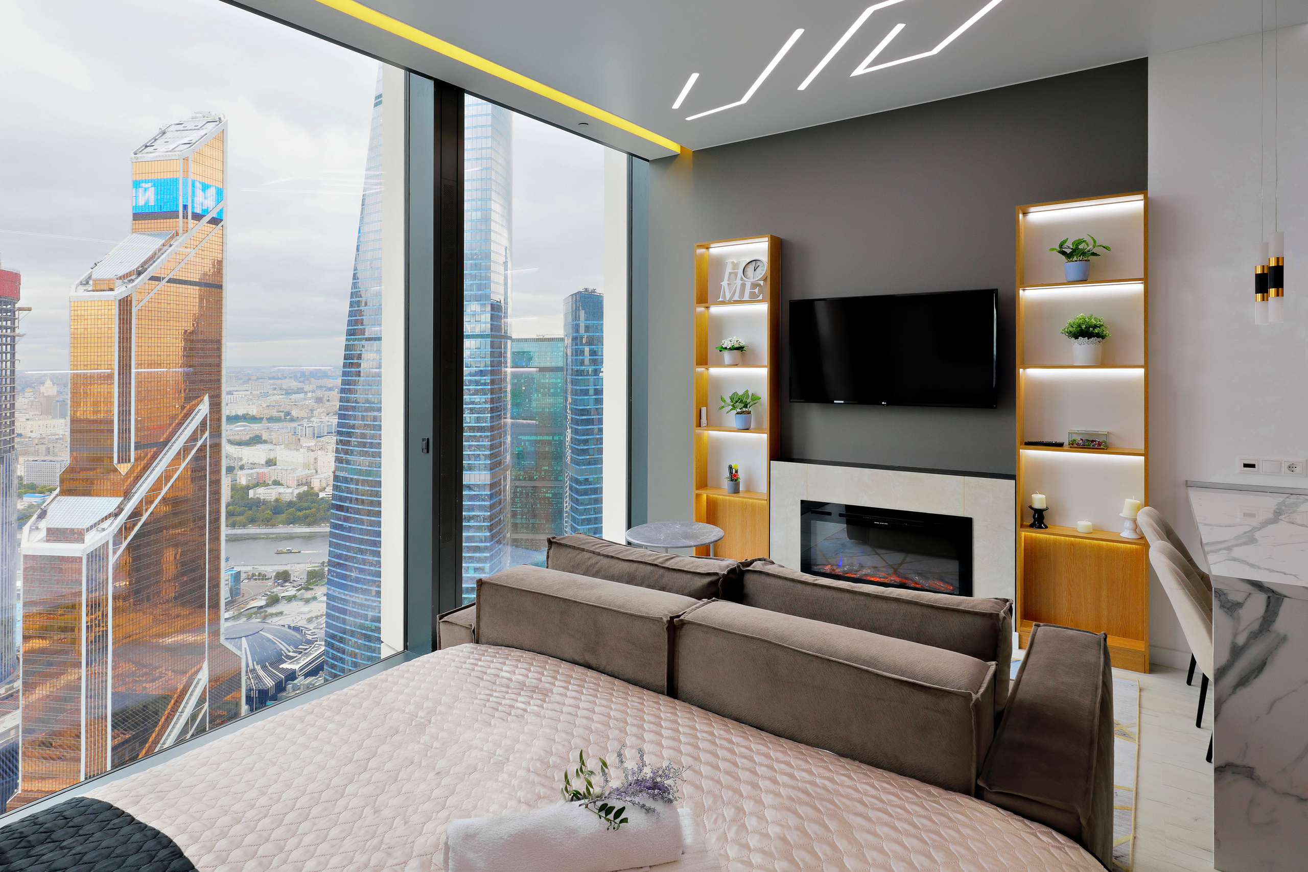 Реализация яркой квартиры-студии для сдачи в аренду