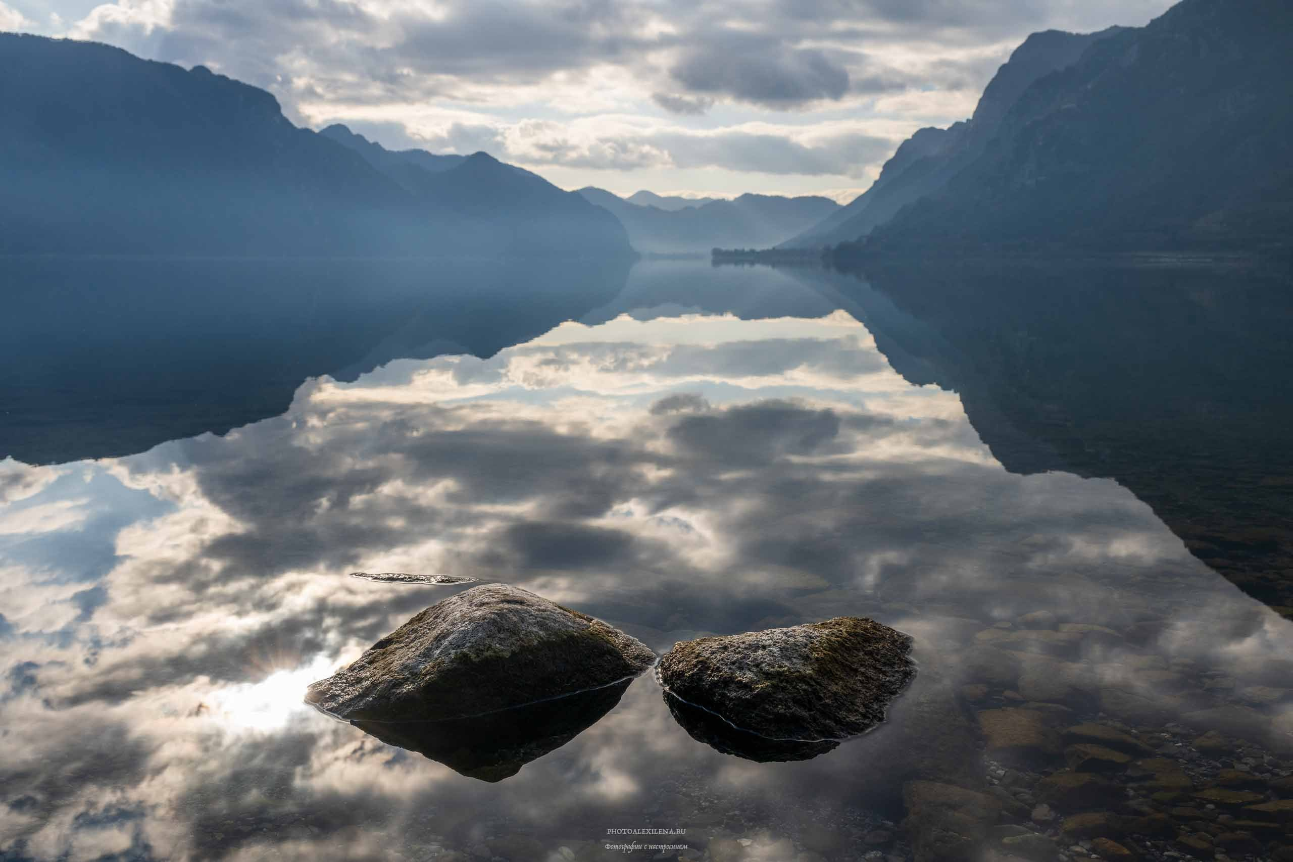 Водопад в гроте. Авторские стильные фотокартины
