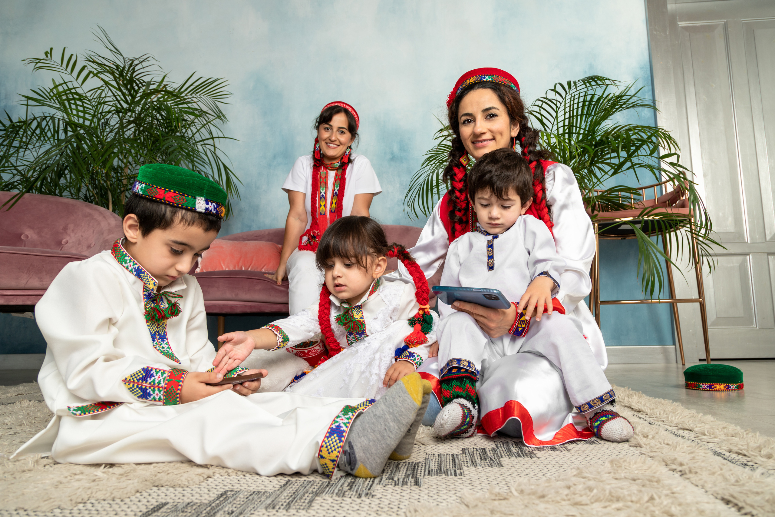 Три ураганчика и их красавицы-мамочки