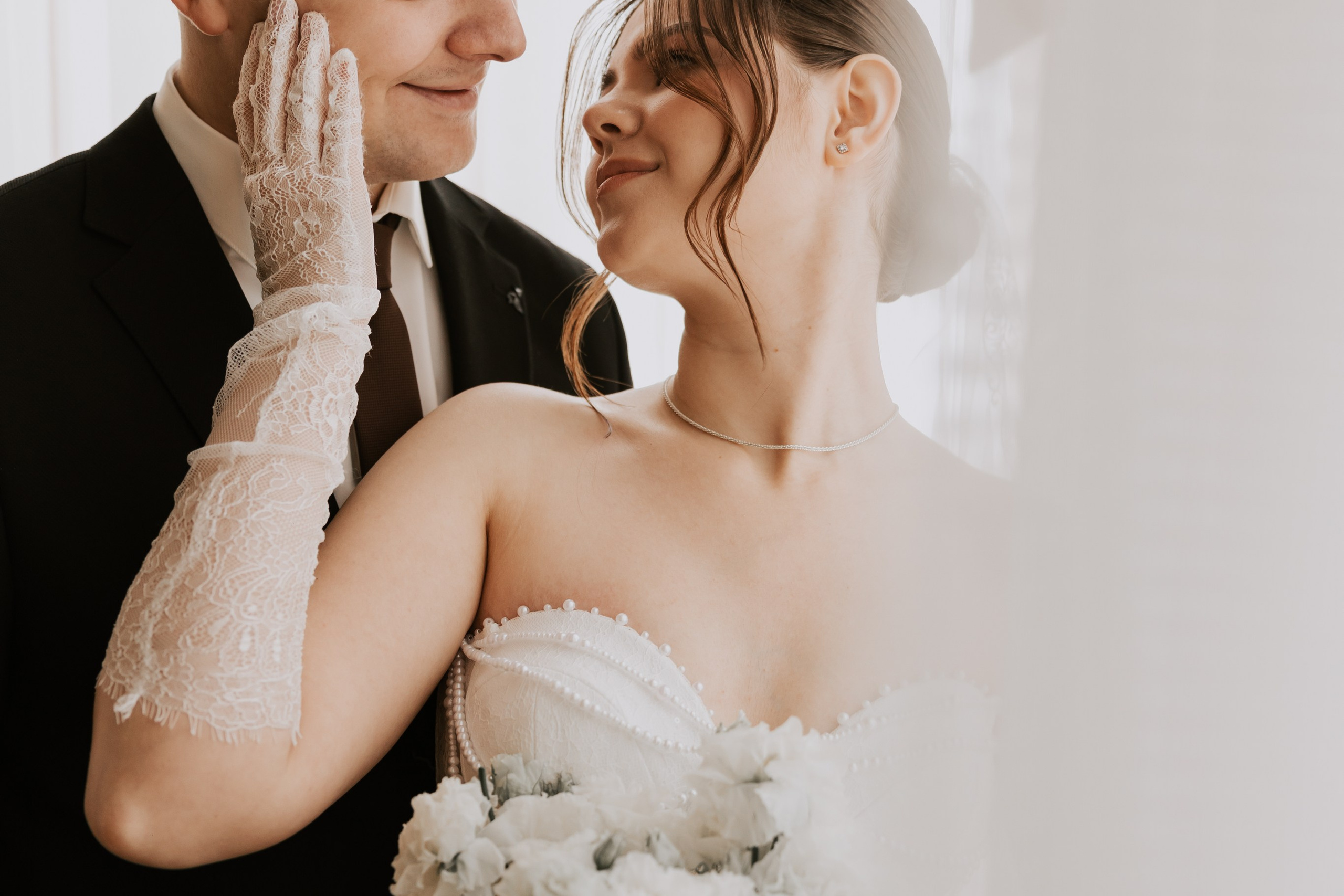 Бронирование утра свадьбы в гостинице Октябрьская с фотосессией жениха и невесты в Ульяновске