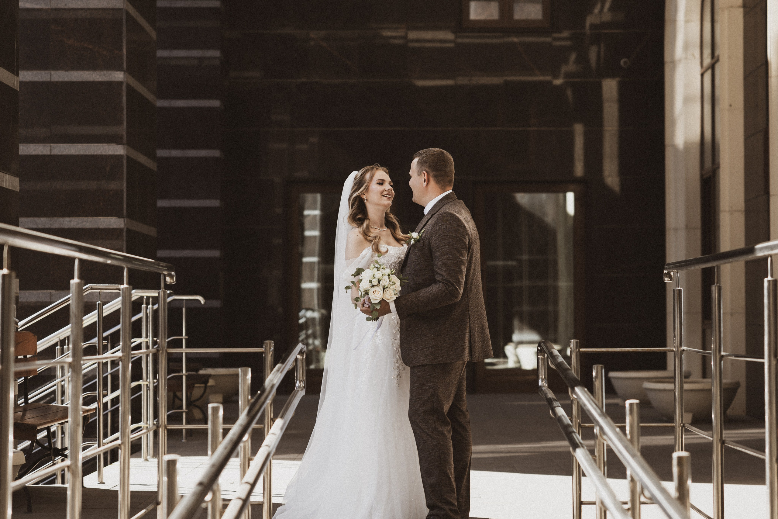 Фотосессия свадьбы в городе тренд 2026