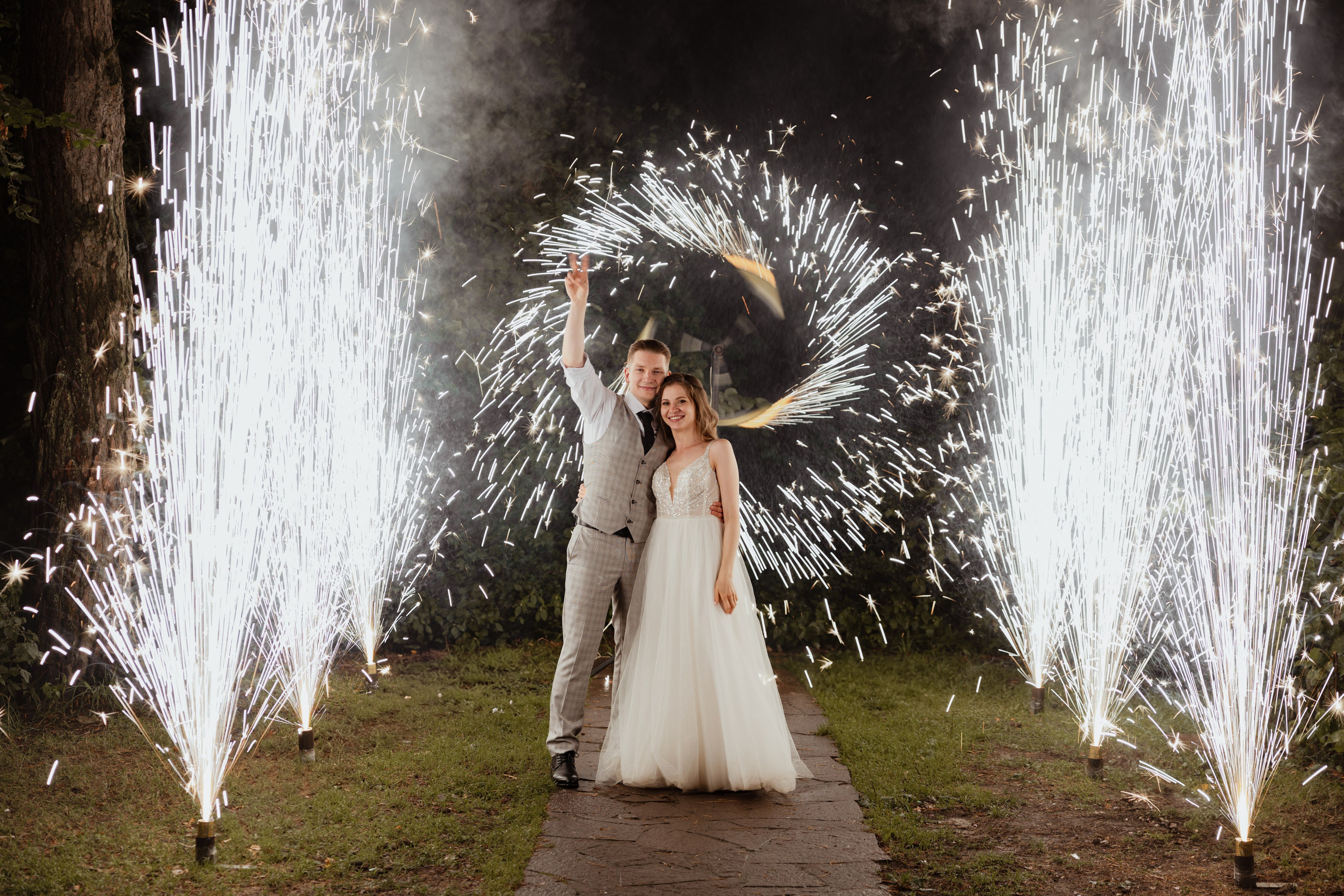 Тренд холодных фонтанов и цвет в 2026 году на свадьбу