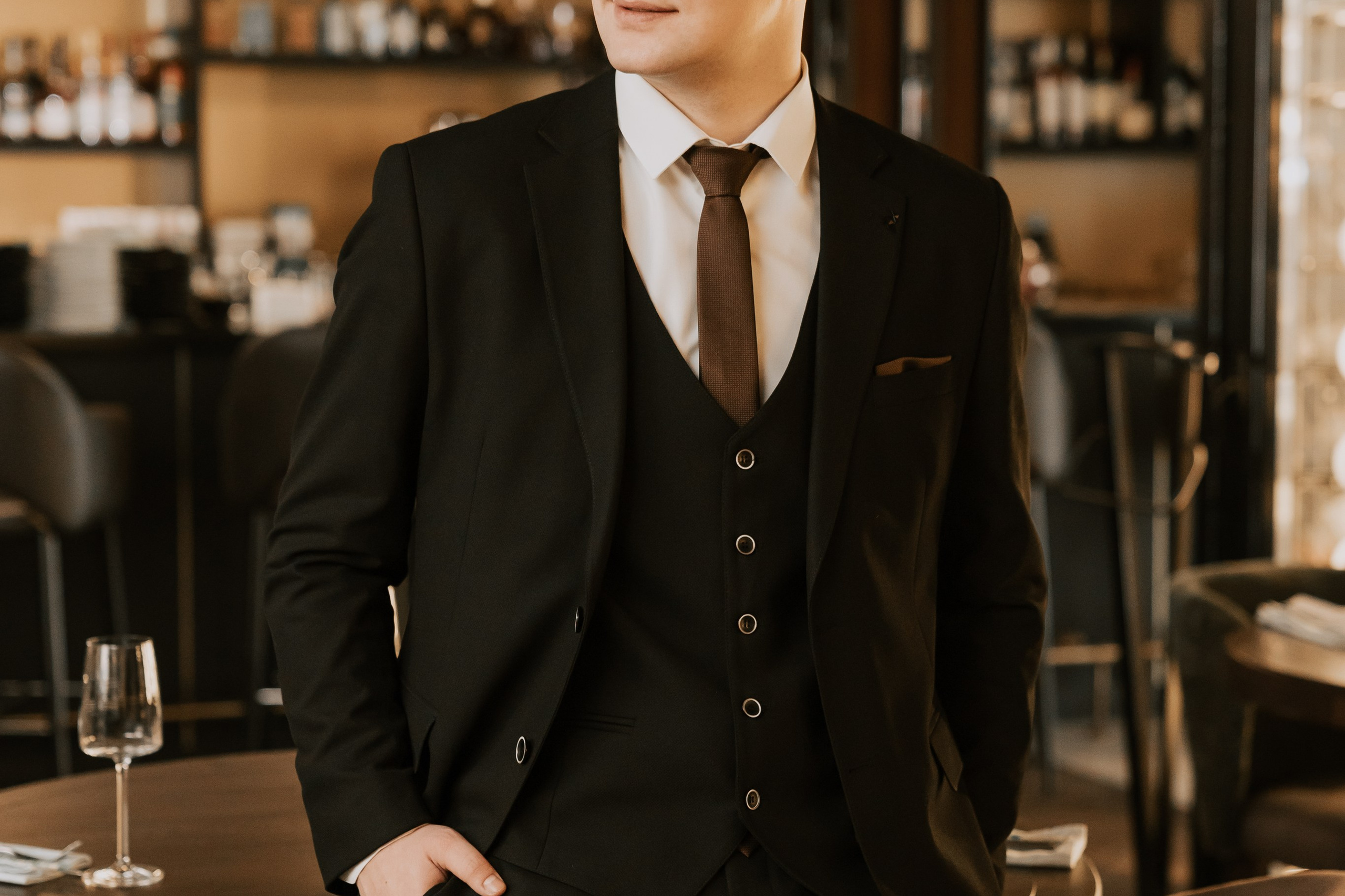 Пример современных фотографий жениха в 2026 году