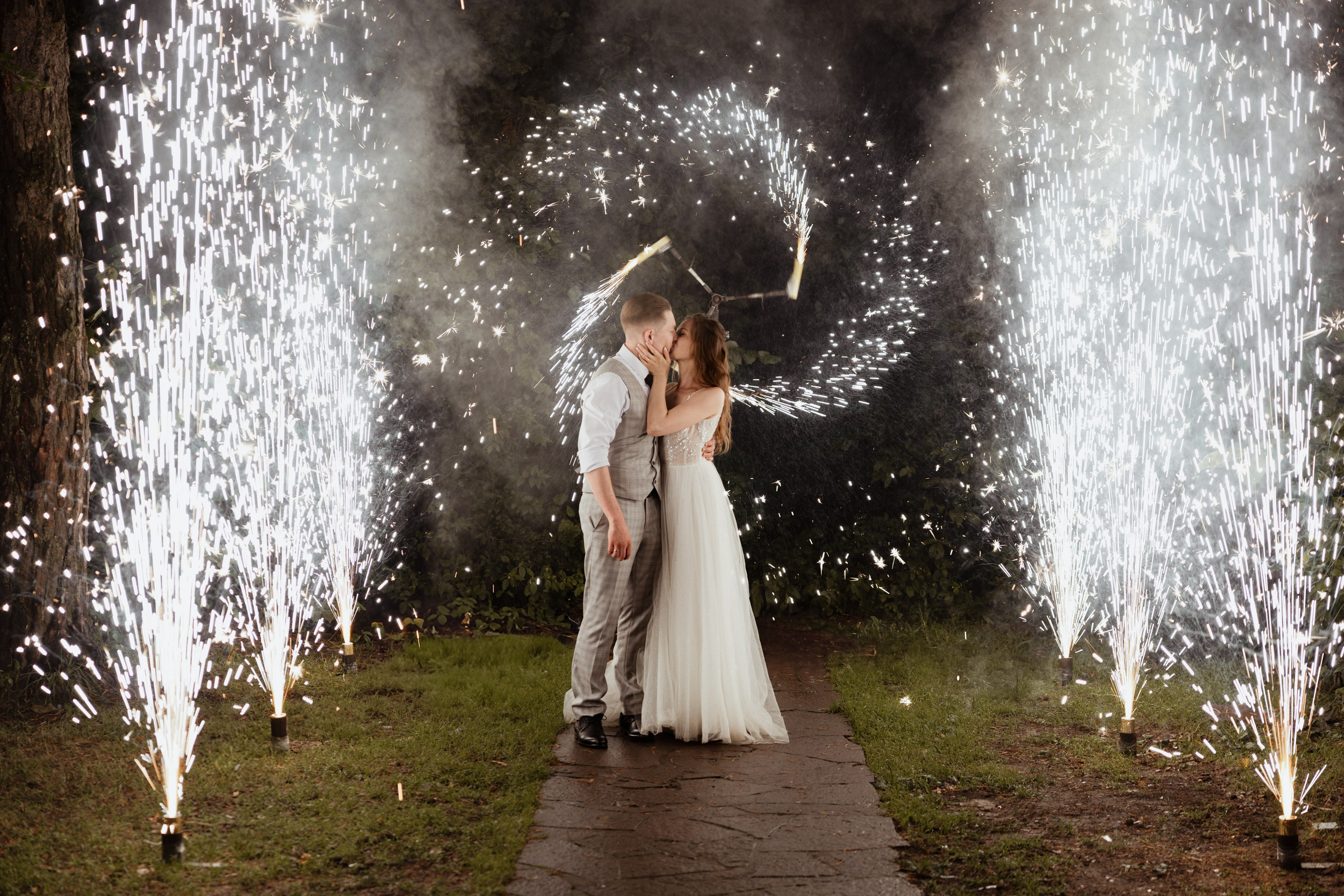 Выбор холодных фонтанов на свадьбу в 2026