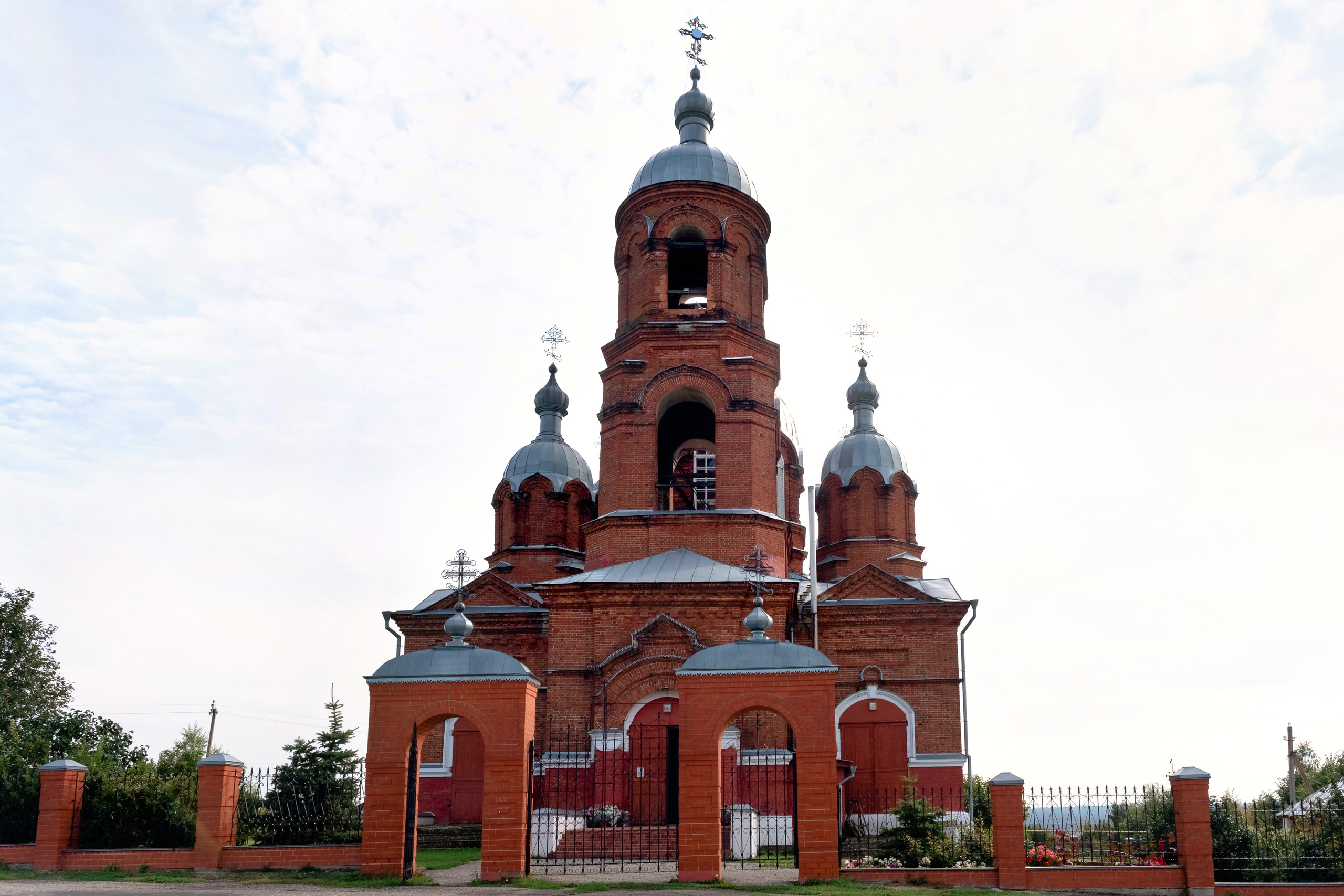 Архиерейское подворье — Храм в честь Казанской иконы Божией Матери.