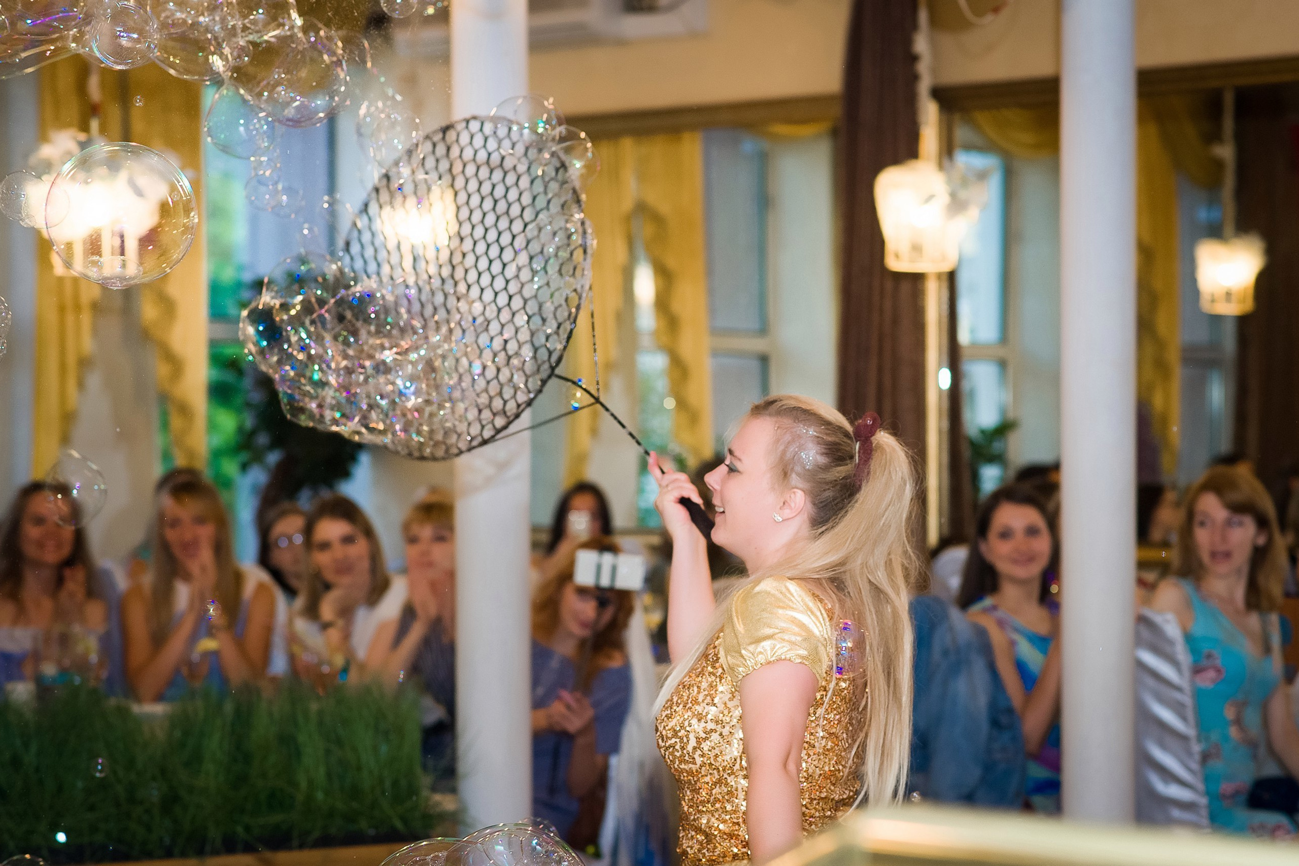 Корпоратив. Завтрак в платьях