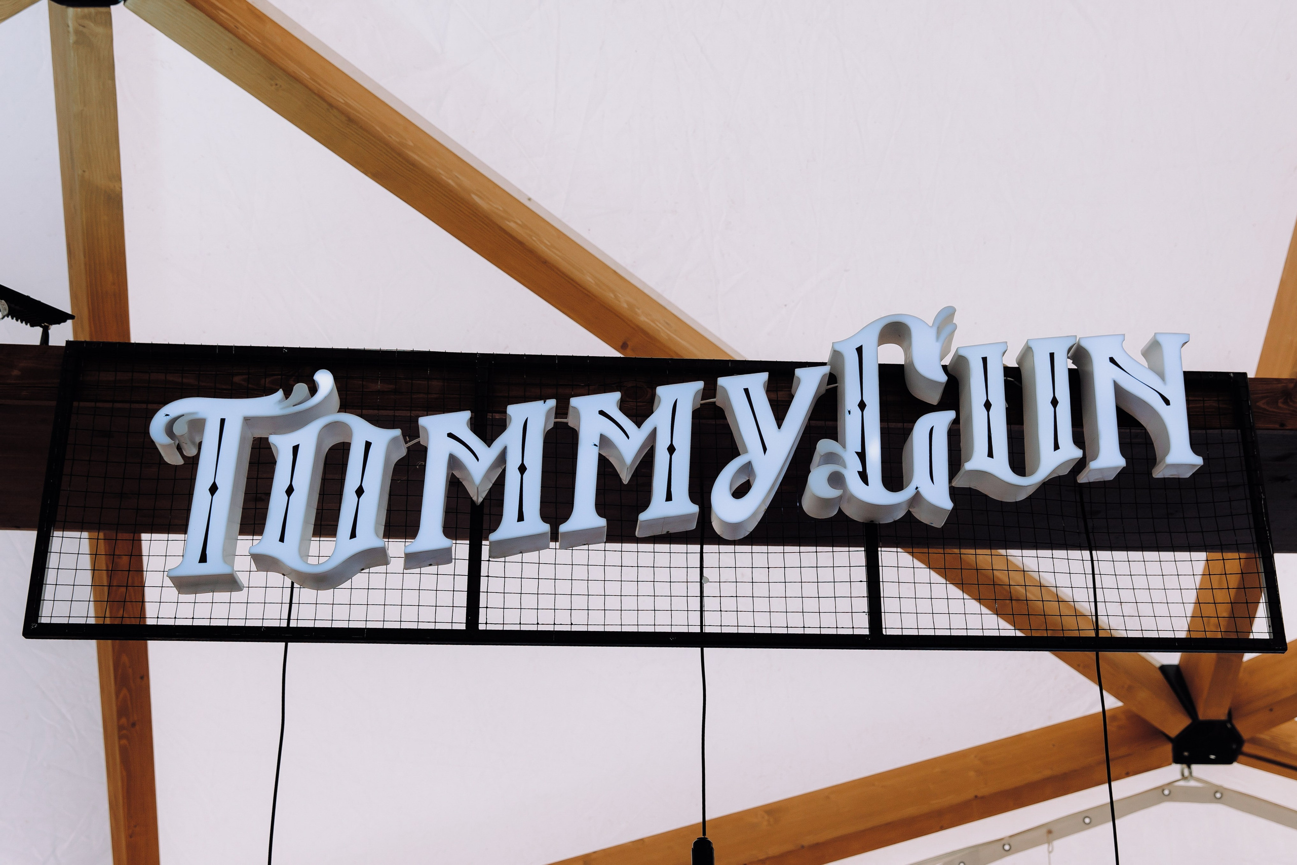 Фестиваль JohnCalliano бренд Tommy-gun