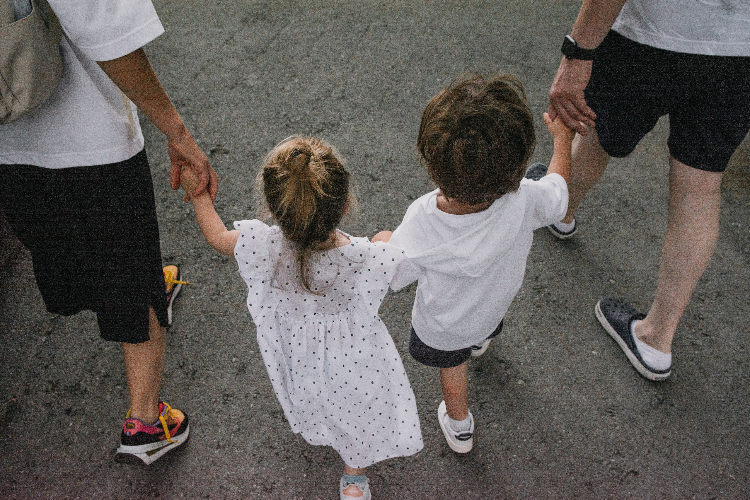 Малыши, вам сегодня уже ДВА годика!