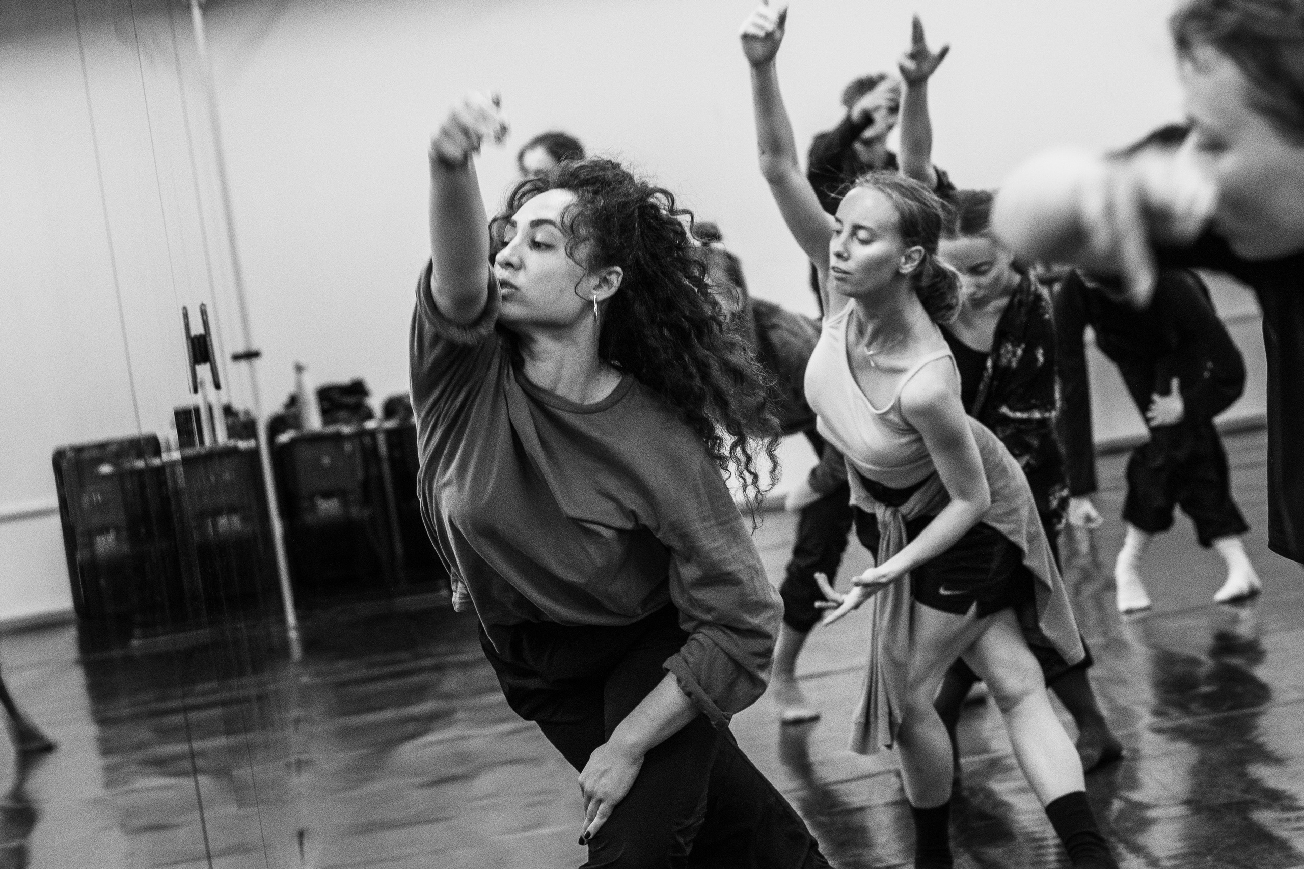 КЛАССЫ: ТАНЕЦ, ЙОГА, ПЛАСТИКА