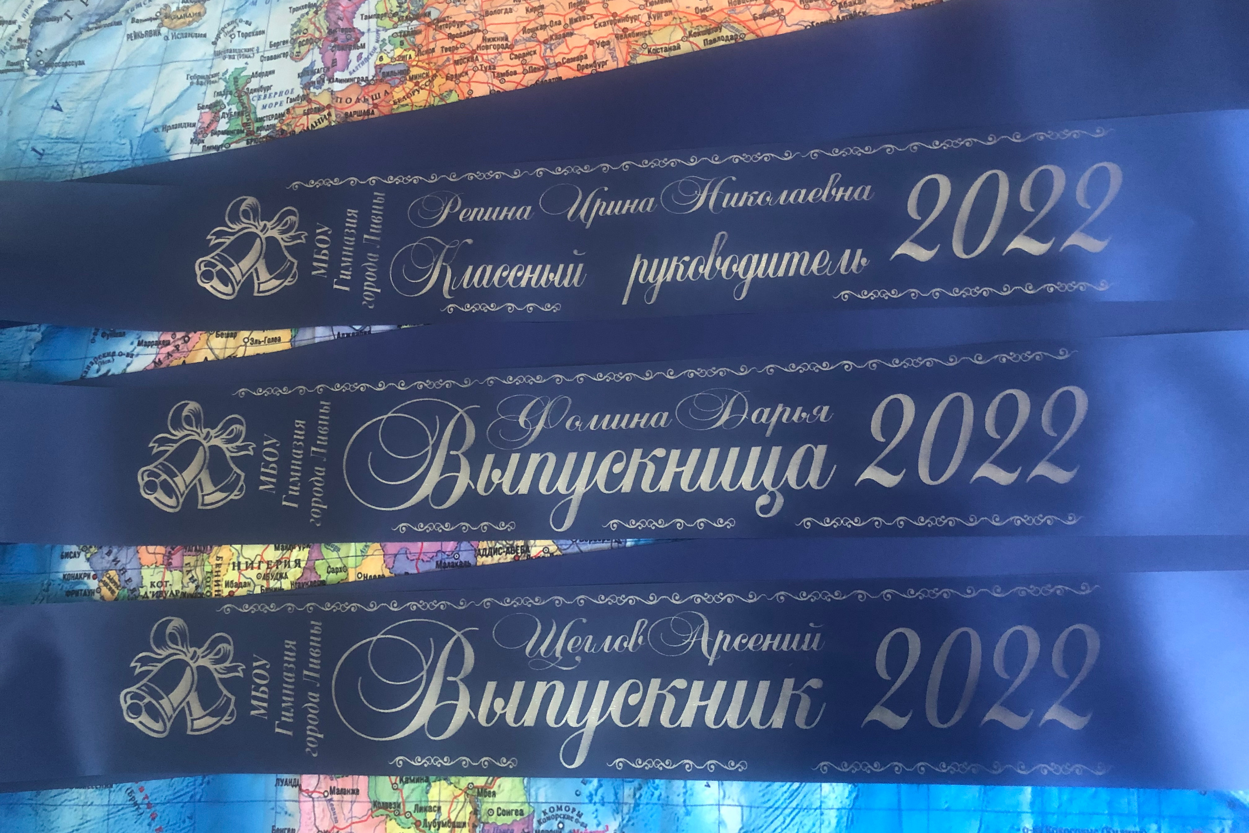 ЛЕНТЫ НА ВЫПУСКНОЙ. ВЫПУСКНЫЕ АЛЬБОМЫ И ФОТОКНИГИ