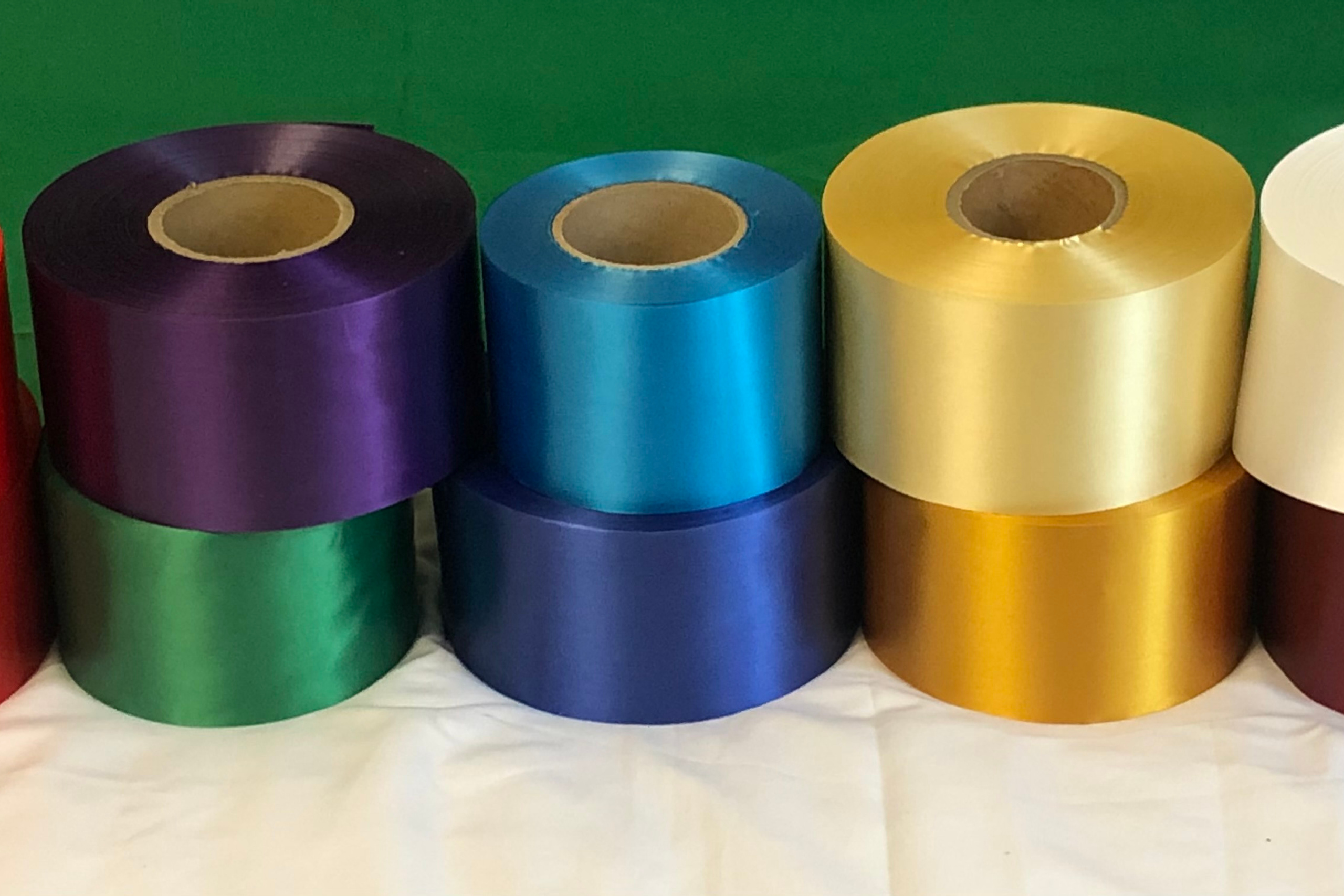 ЛЕНТЫ НА ВЫПУСКНОЙ. ВЫПУСКНЫЕ АЛЬБОМЫ И ФОТОКНИГИ