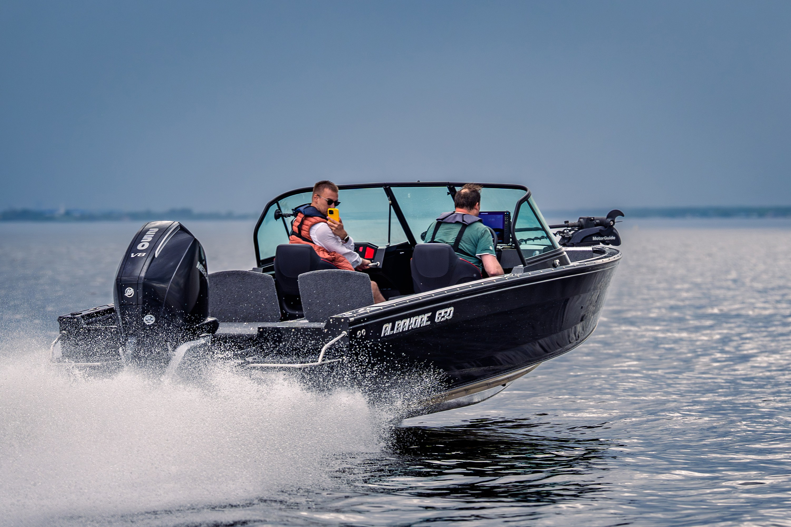 Albakore 650 с Mercury Verado 250 V8, ходовой кадр на воде