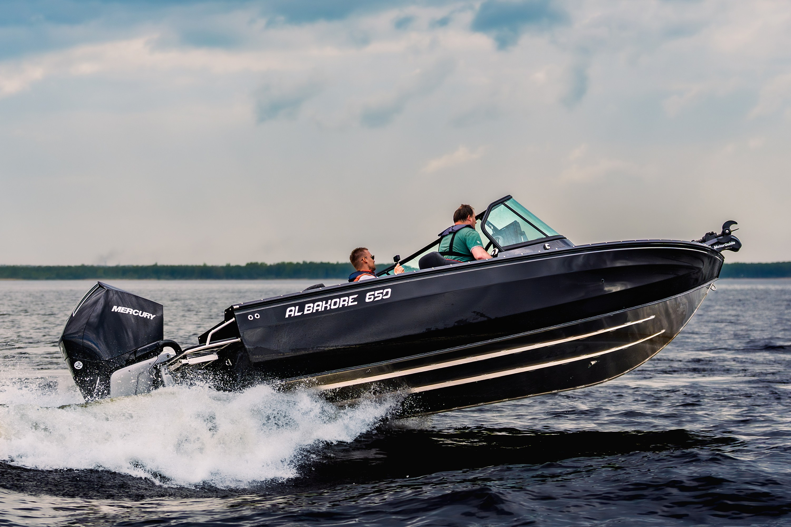 Albakore 650 с Mercury Verado V8 350, ходовой кадр