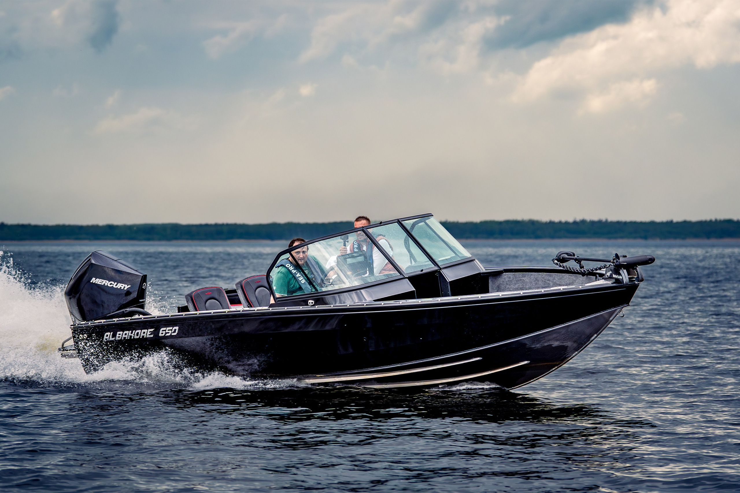 Albakore 650 с Mercury Verado 250, тест-драйв на Ладоге, ходовой кадр