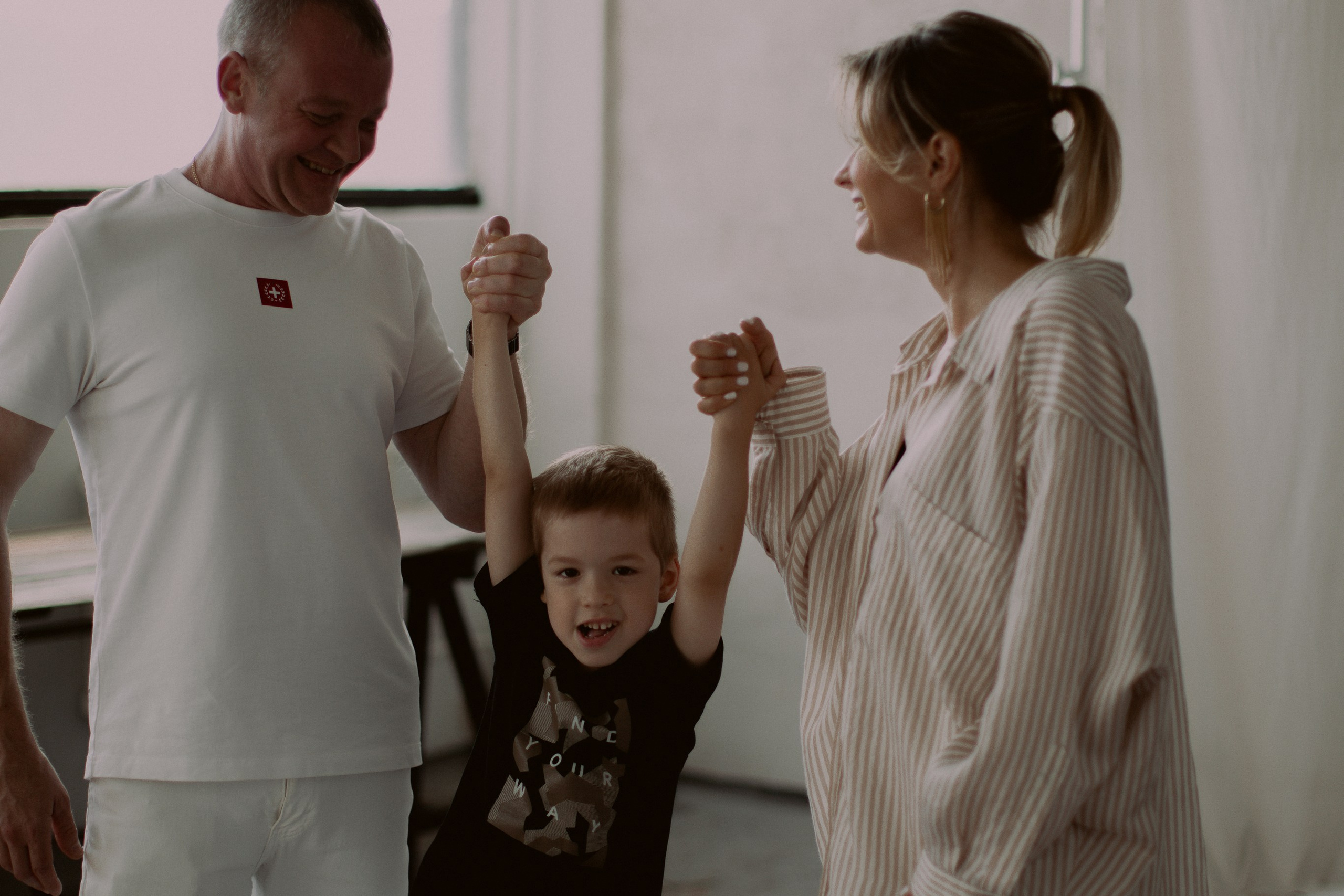 Бабушка, дедушка и любимый внук