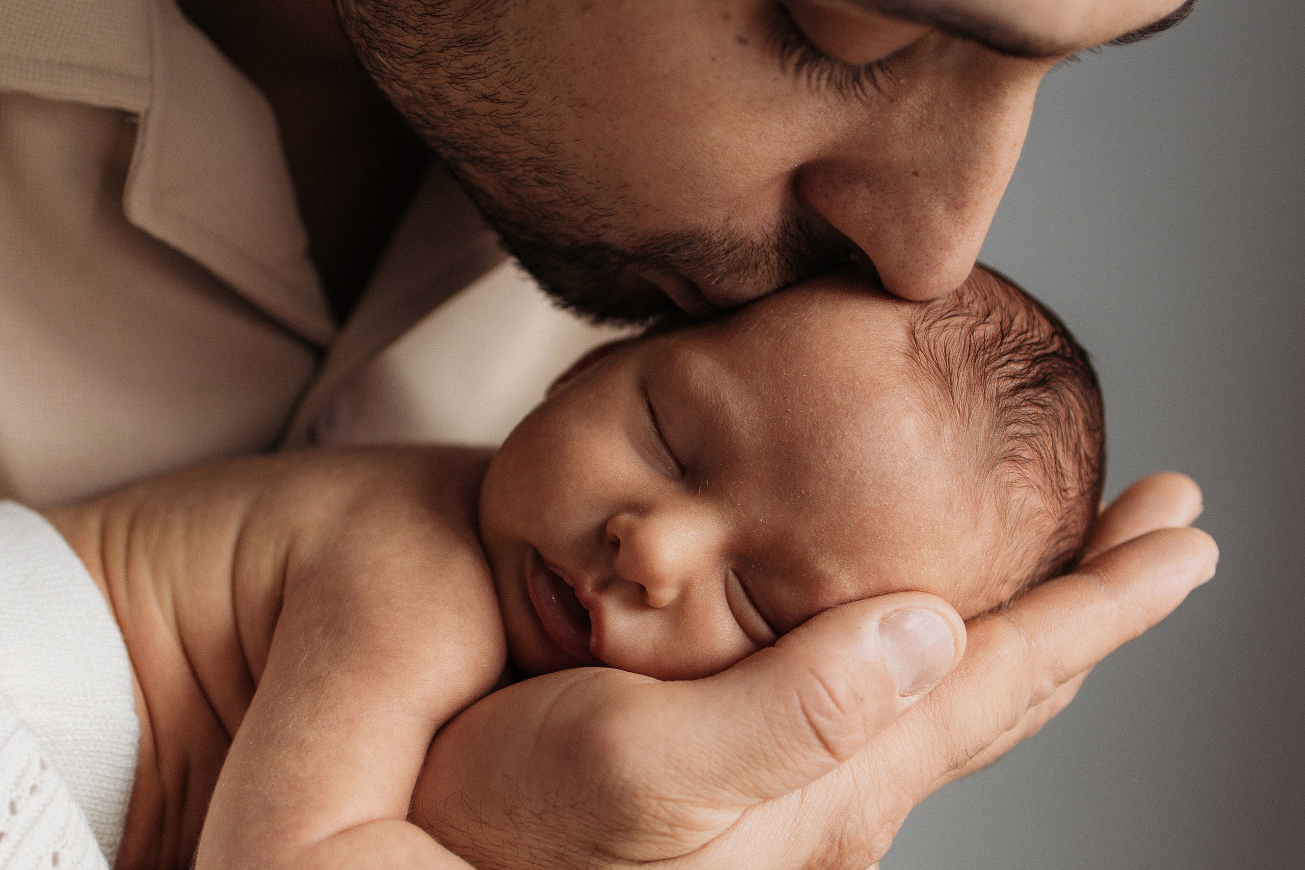 Фотосессия с новорожденным дома