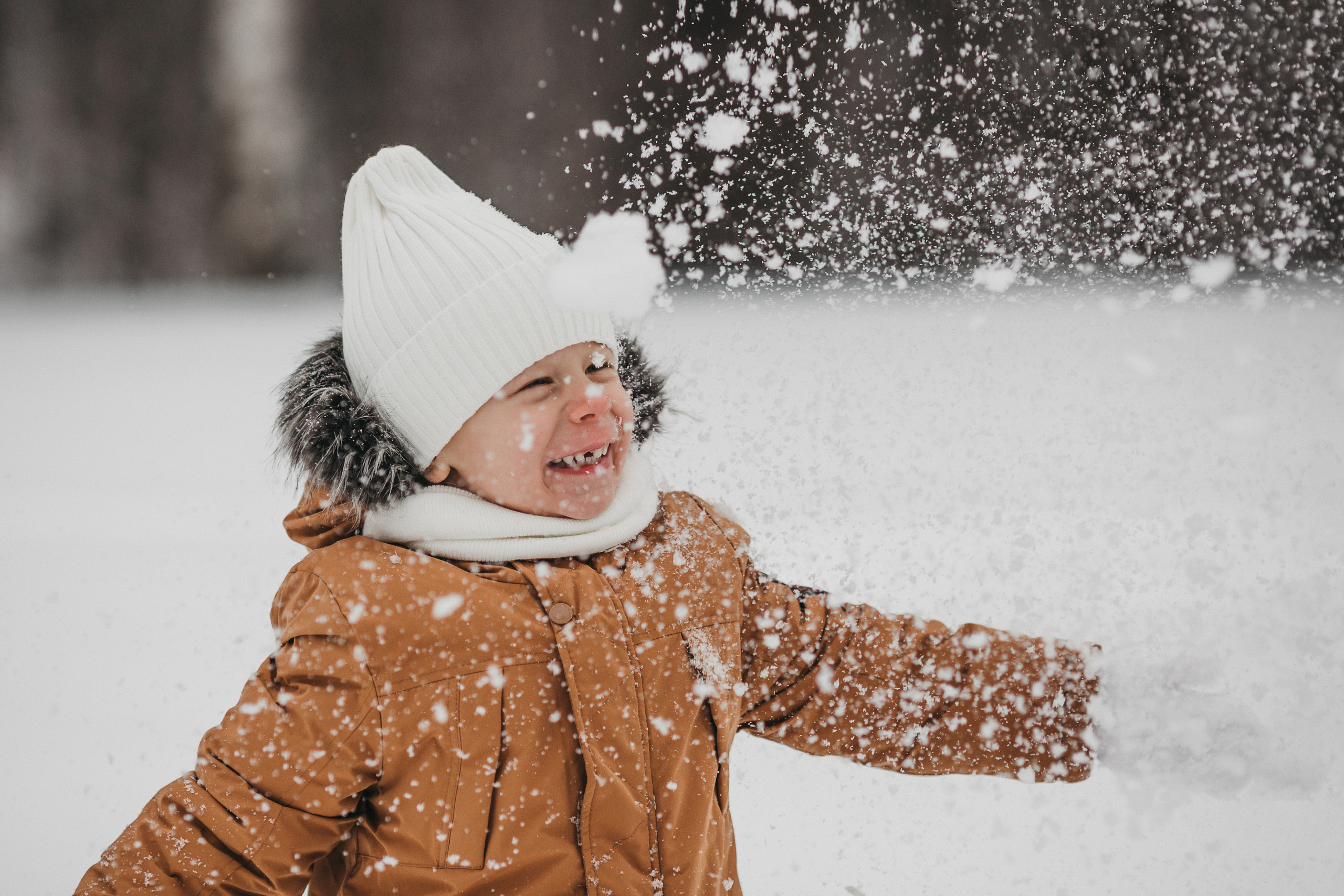 Ира, Женя, Мирон, Платон в зимнем лесу