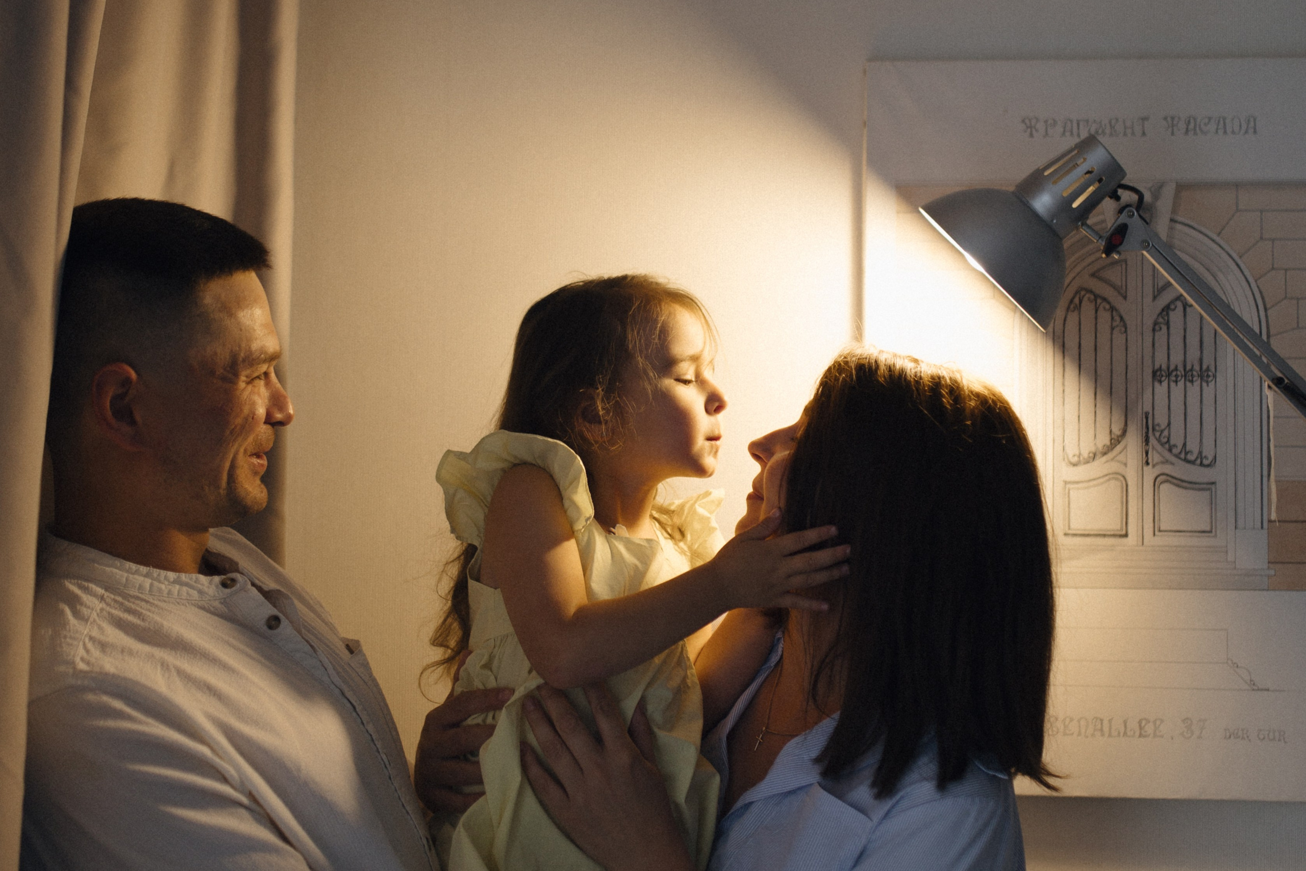 «Творожные кольца, игрушечный обед и наклейки»