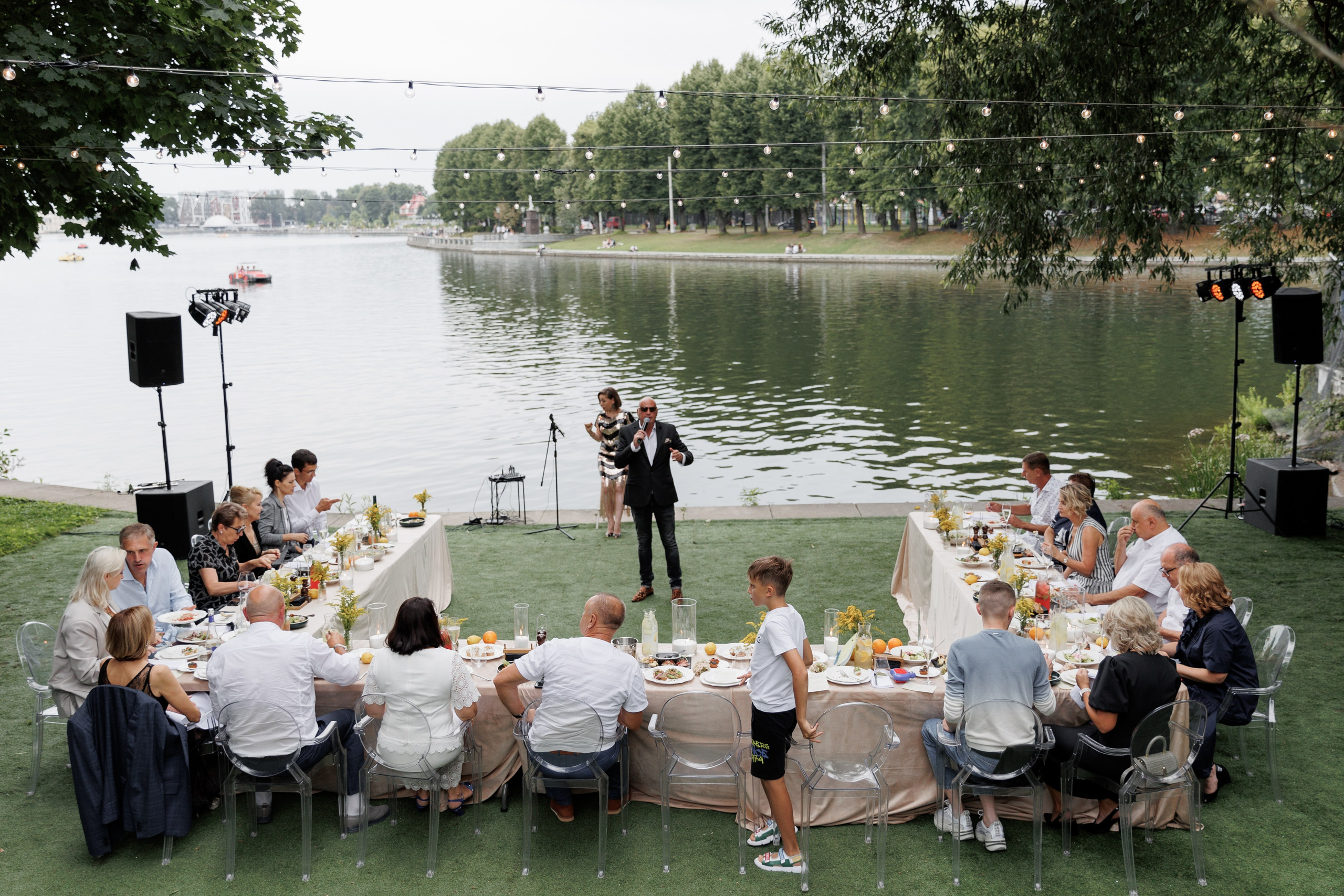 День рождения на берегу озера