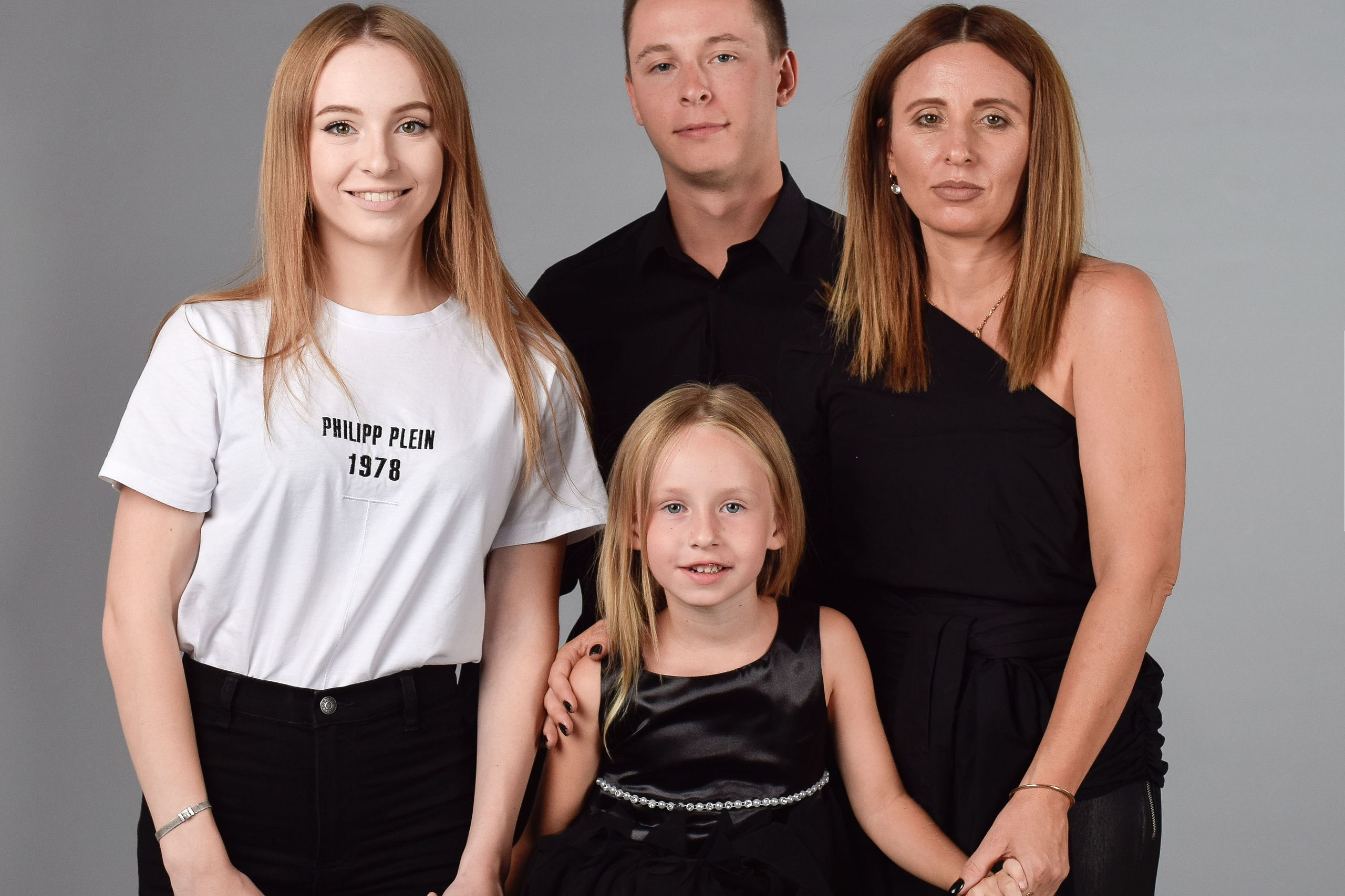 СЕМЕЙНЫЙ ПОРТРЕТ В СТУДИИ