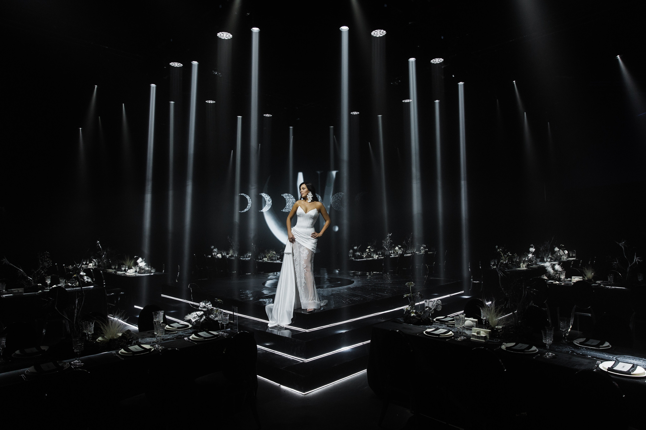 «Как с луны упалИ»