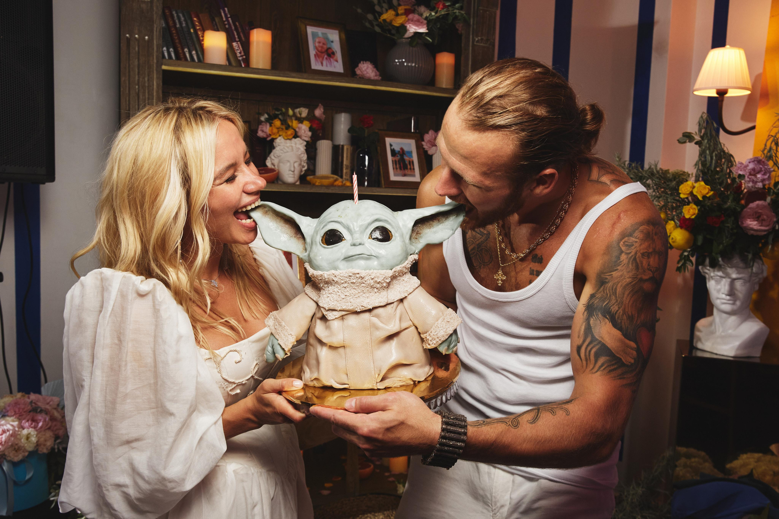 День рождения Мари и битьё тарелок