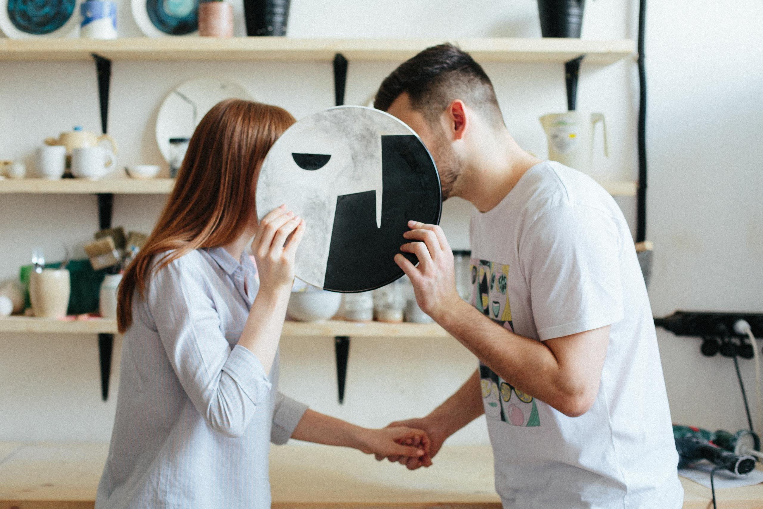 Вера и Илья. Тематическая фотосессия с изготовлением посуды из глины.